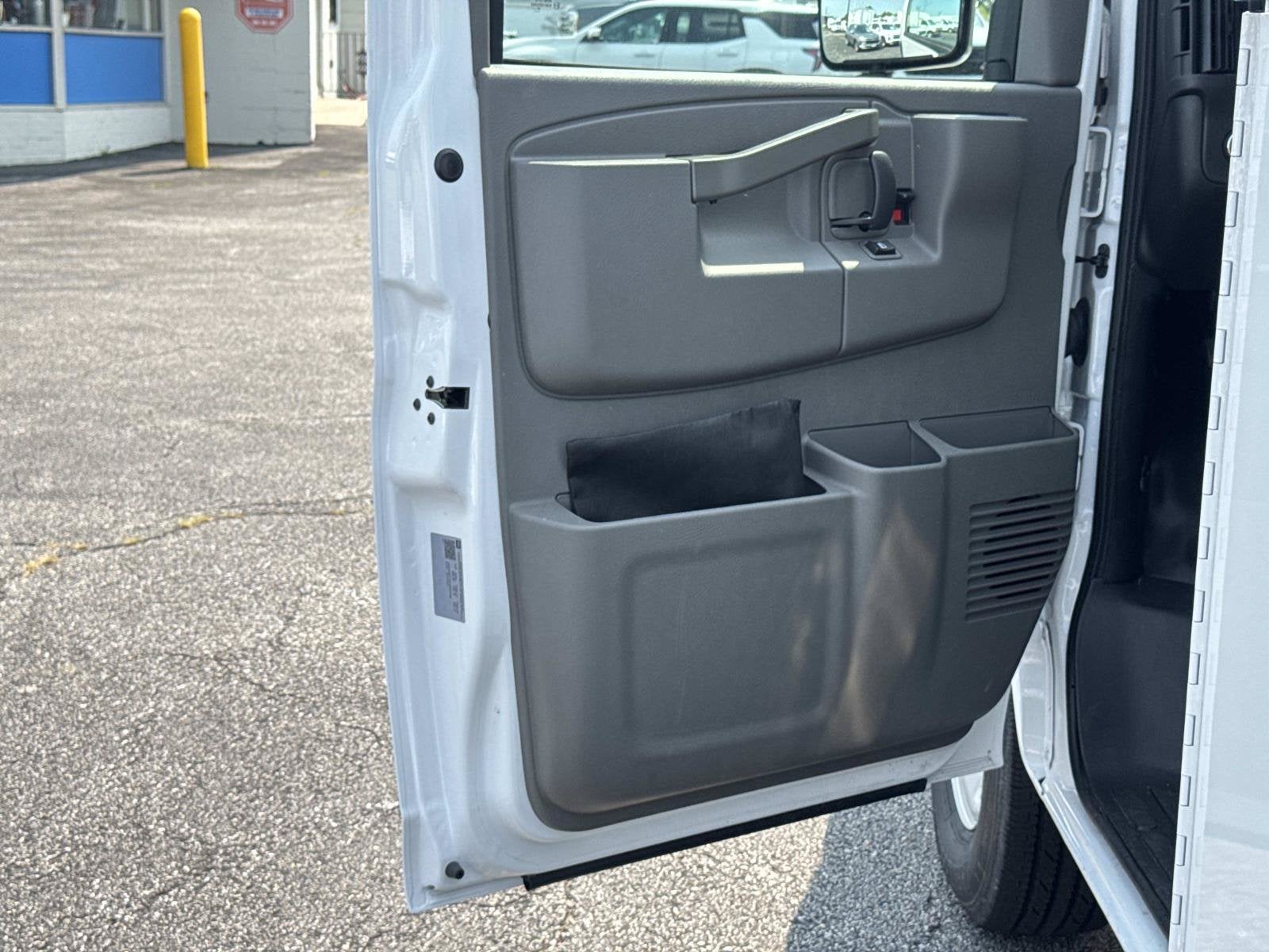 2026 Chevrolet Express Cutaway 3500 1WT