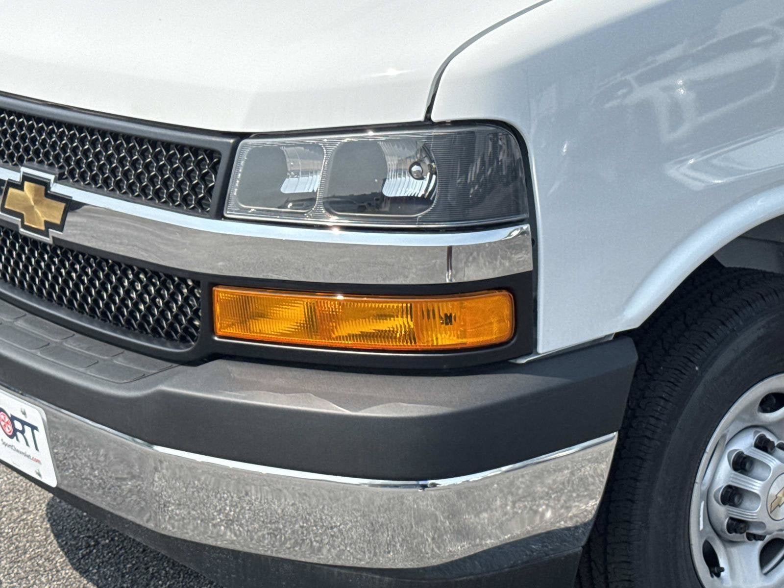 2026 Chevrolet Express Cutaway 3500 1WT
