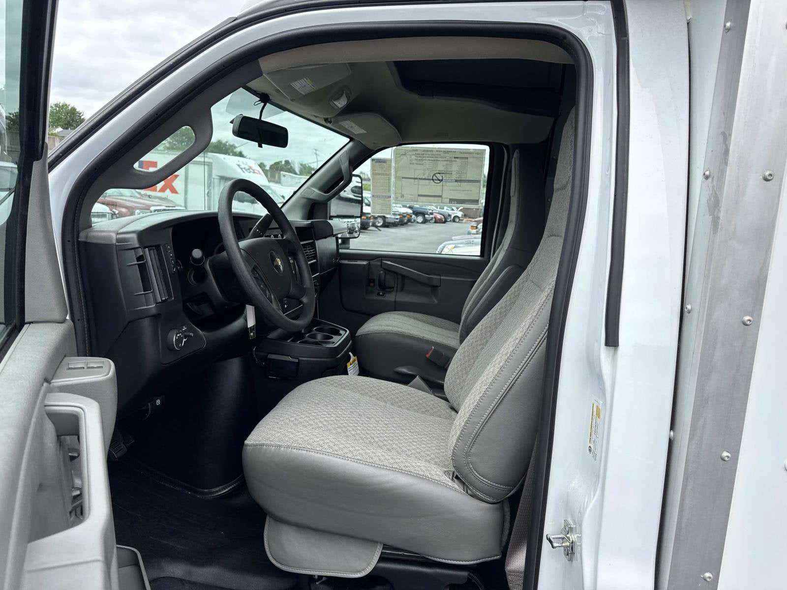 2026 Chevrolet Express Cutaway 3500 1WT