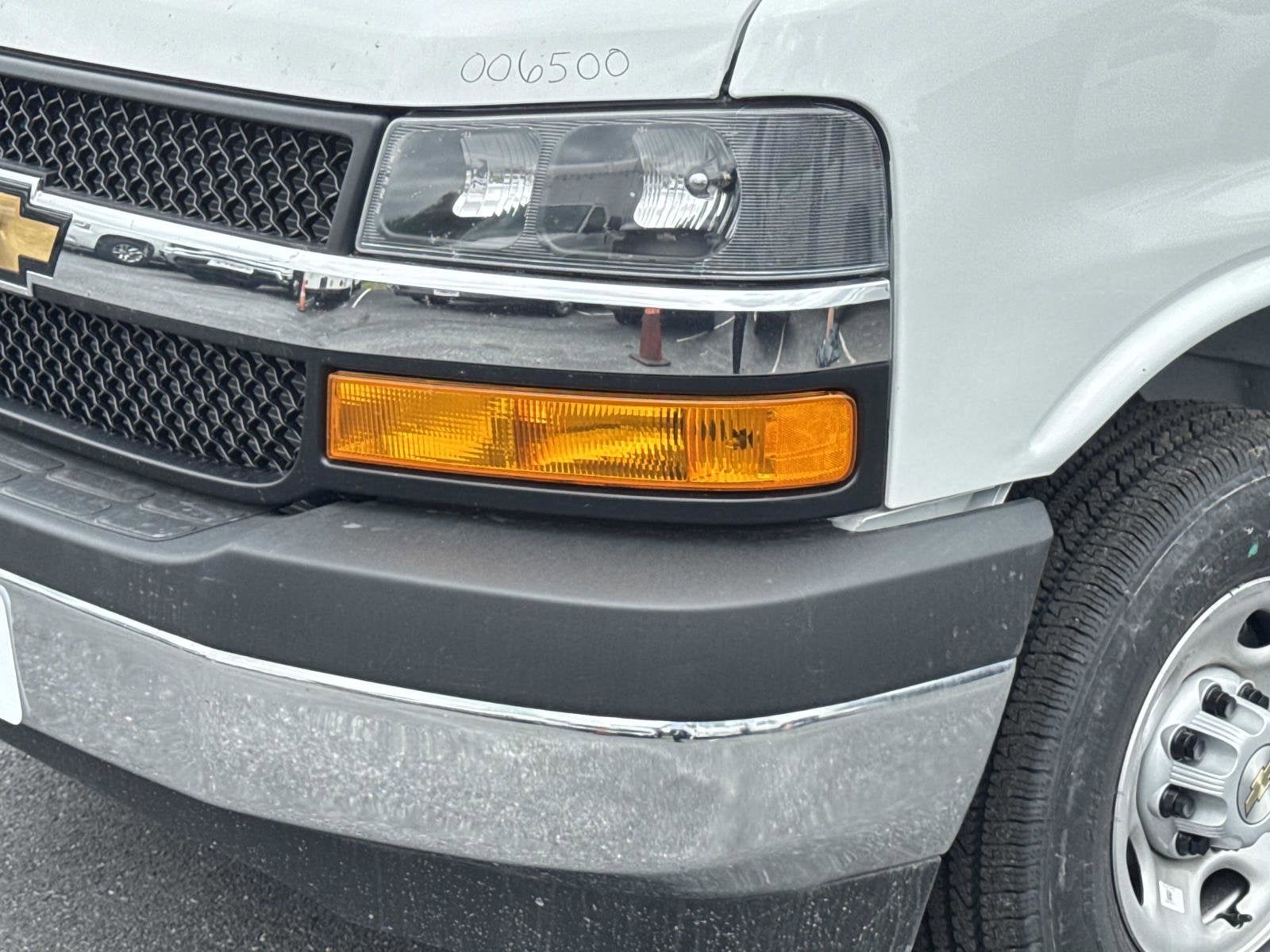 2026 Chevrolet Express Cutaway 3500 1WT