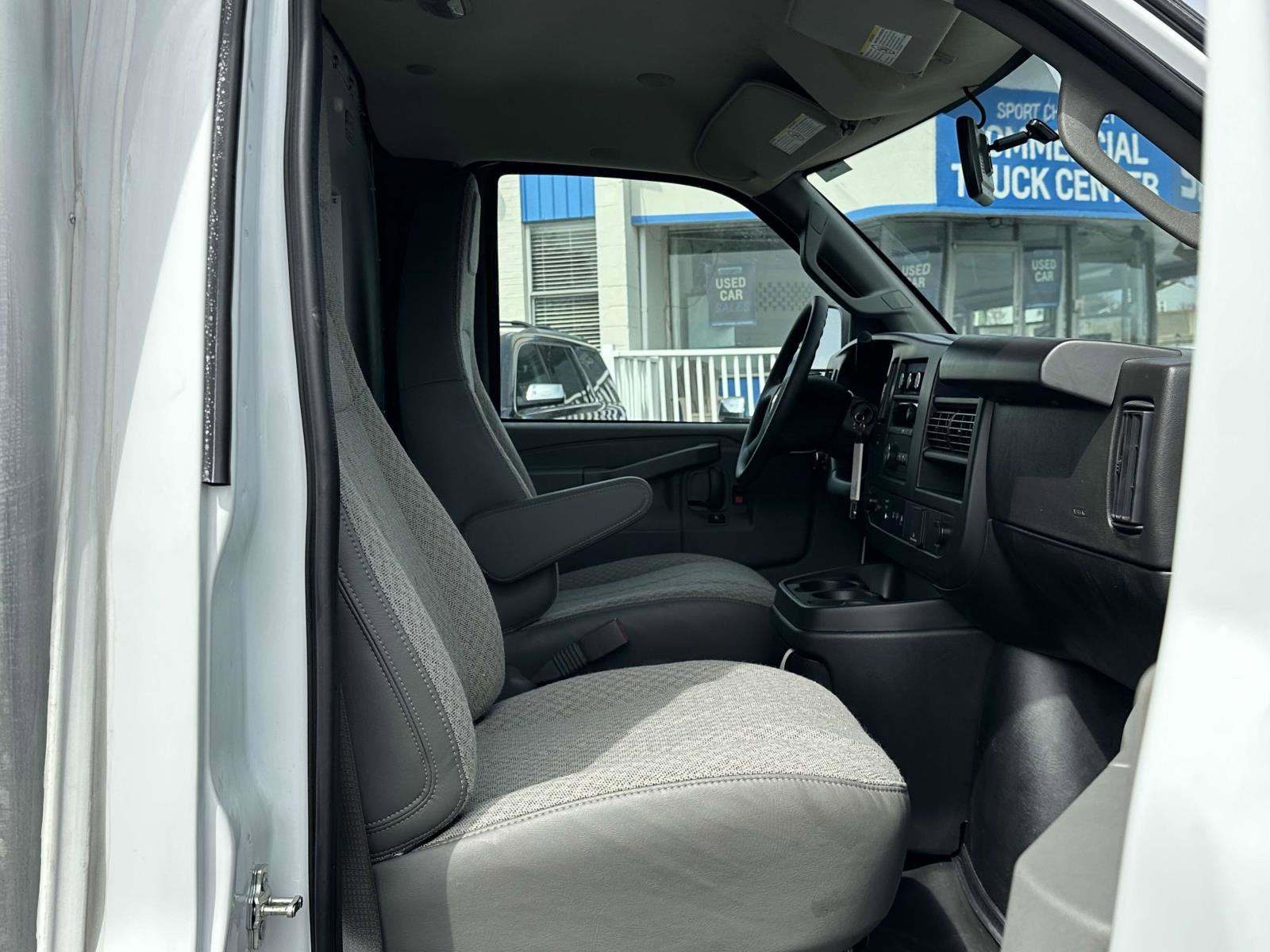 2024 Chevrolet Express Cutaway 3500 1WT