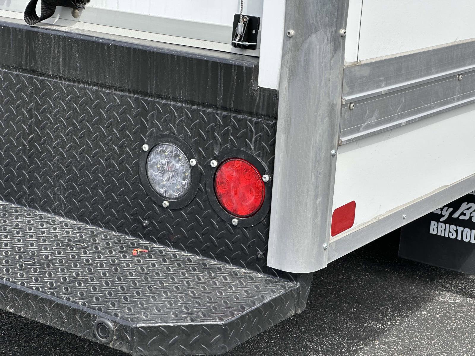 2024 Chevrolet Express Cutaway 3500 1WT