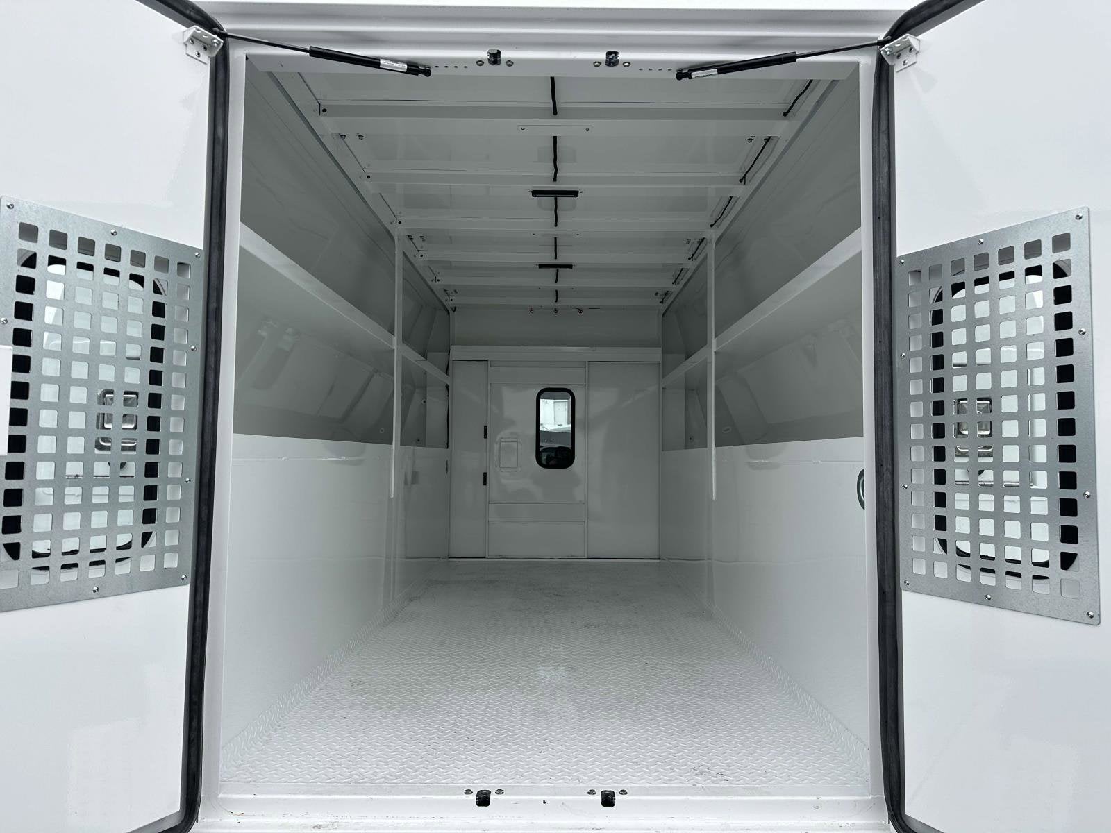 2024 Chevrolet Express Cutaway 3500 1WT