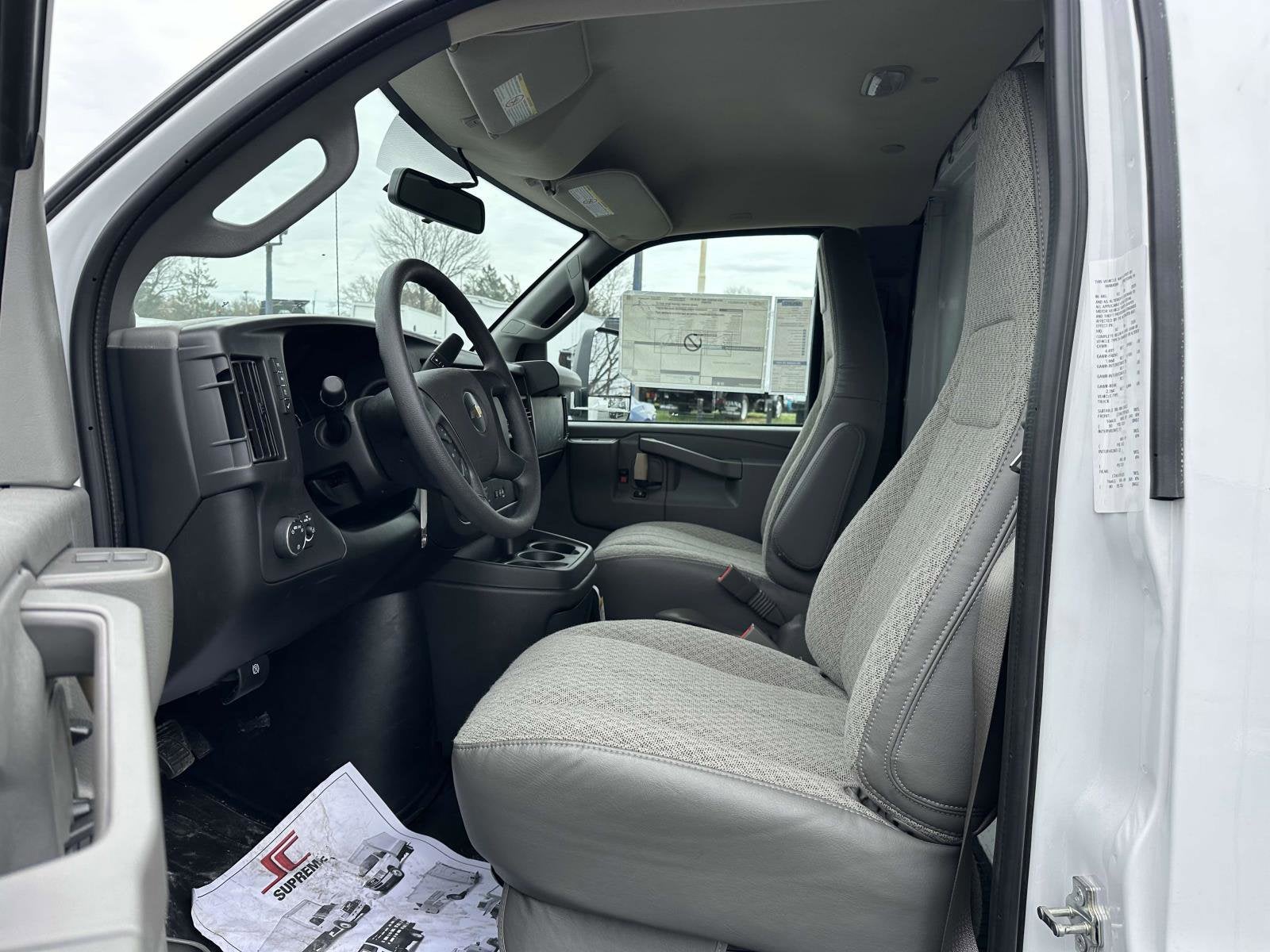 2024 Chevrolet Express Cutaway 3500 1WT