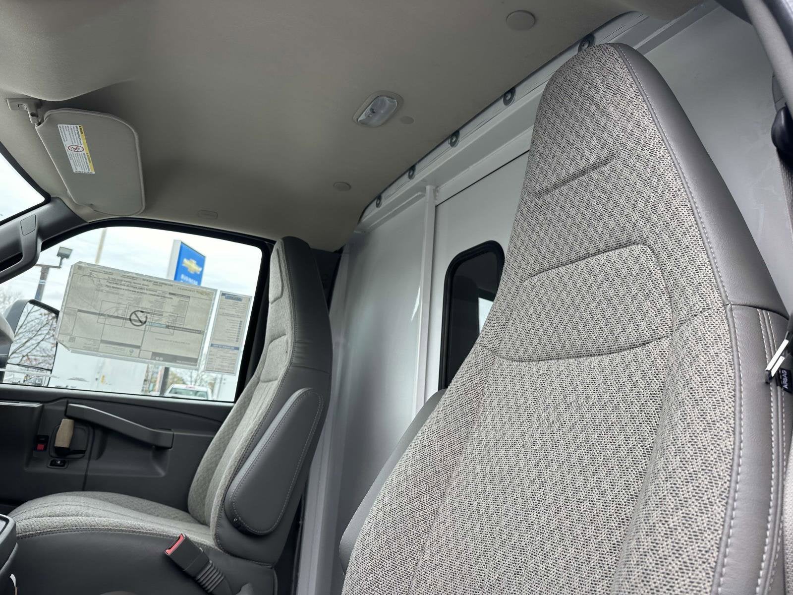 2024 Chevrolet Express Cutaway 3500 1WT