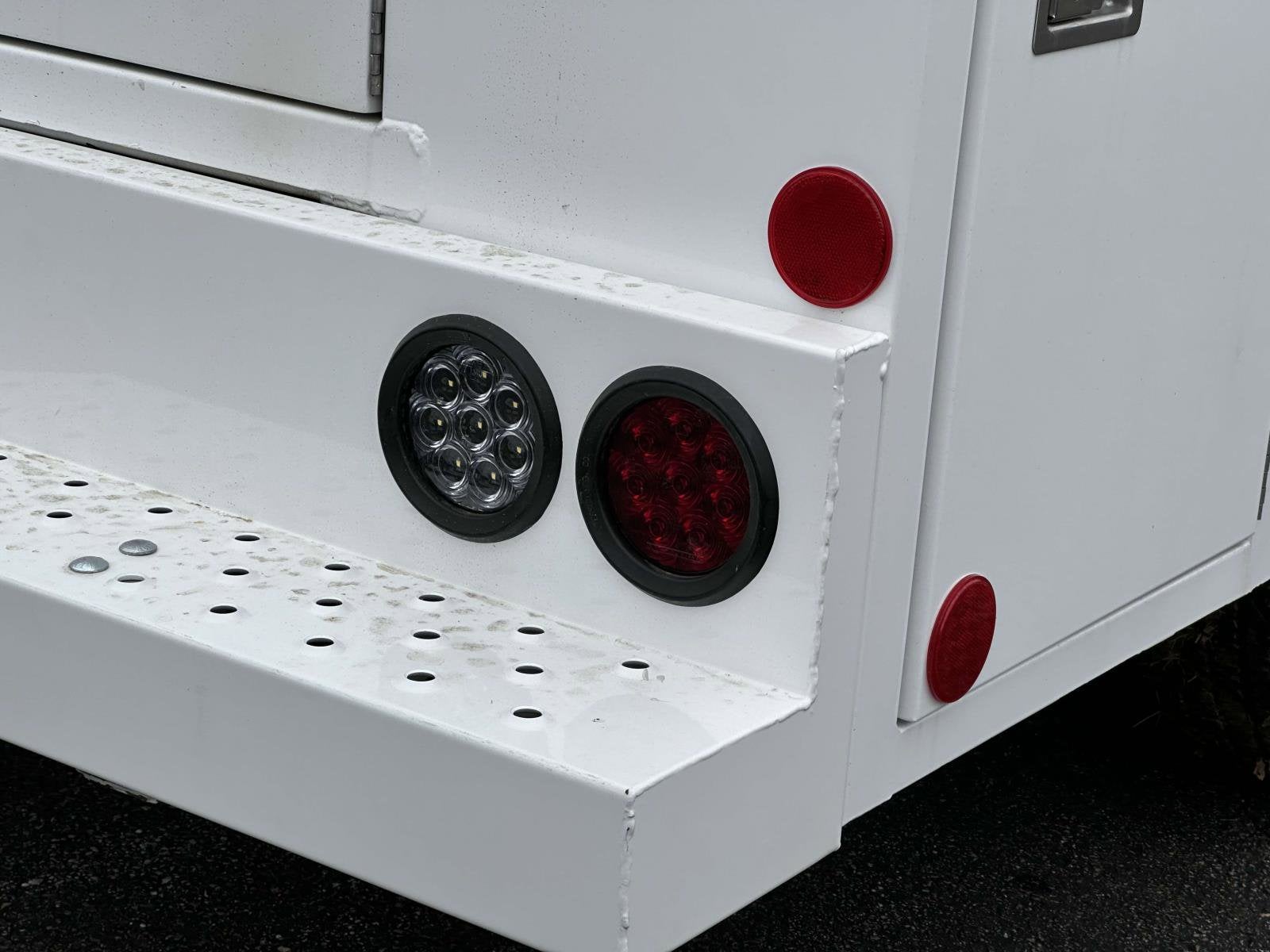 2024 Chevrolet Express Cutaway 3500 1WT