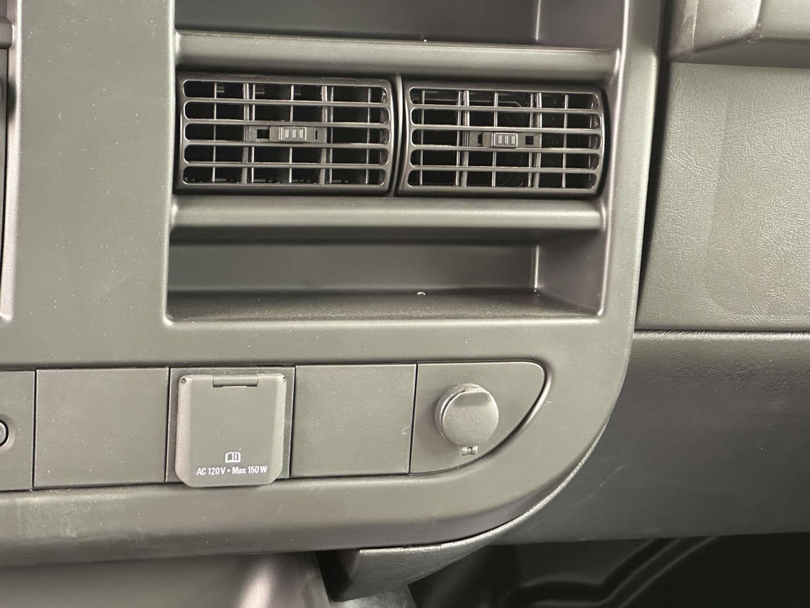 2024 Chevrolet Express Cutaway 3500 1WT