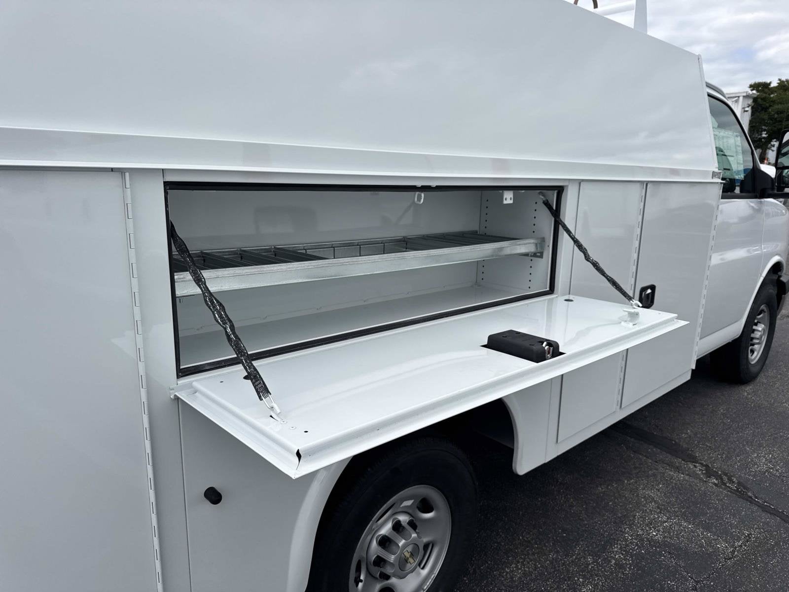 2026 Chevrolet Express Cutaway 3500 1WT