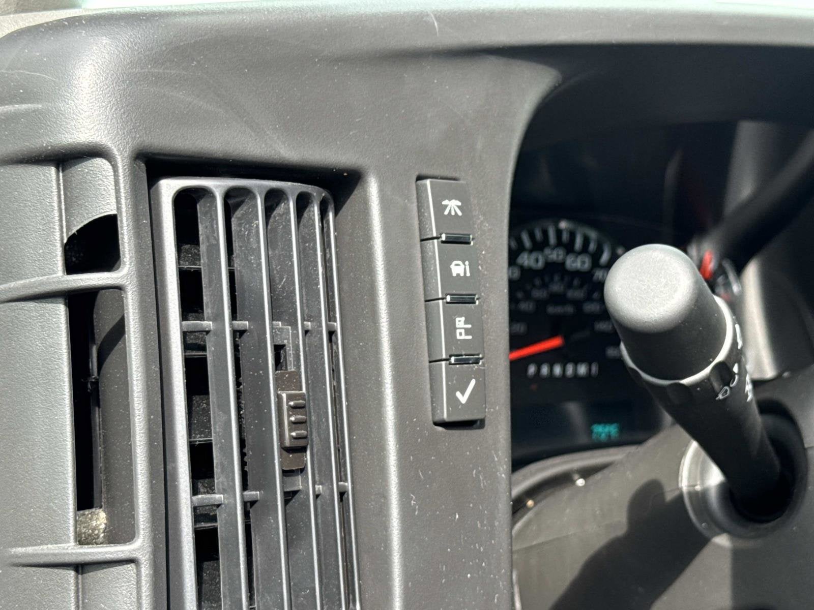 2026 Chevrolet Express Cutaway 3500 1WT