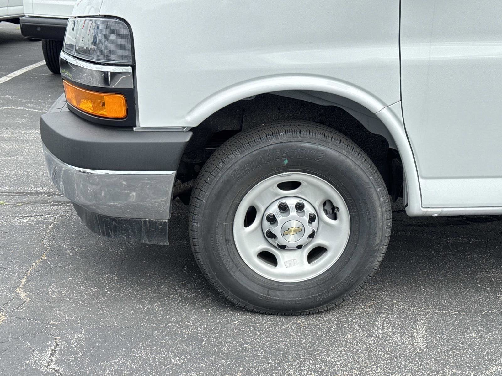 2026 Chevrolet Express Cutaway 3500 1WT