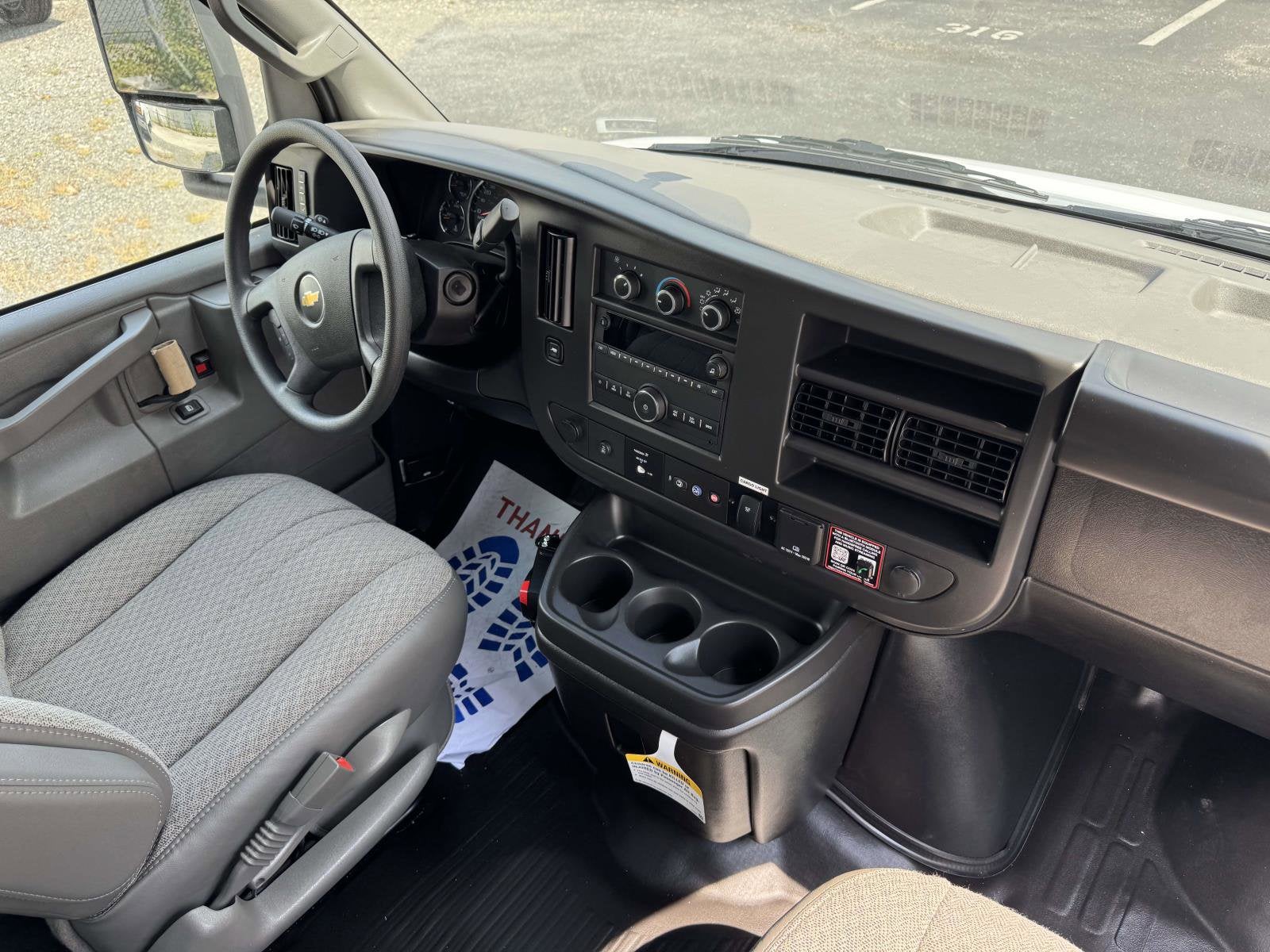 2025 Chevrolet Express Cutaway 3500 1WT