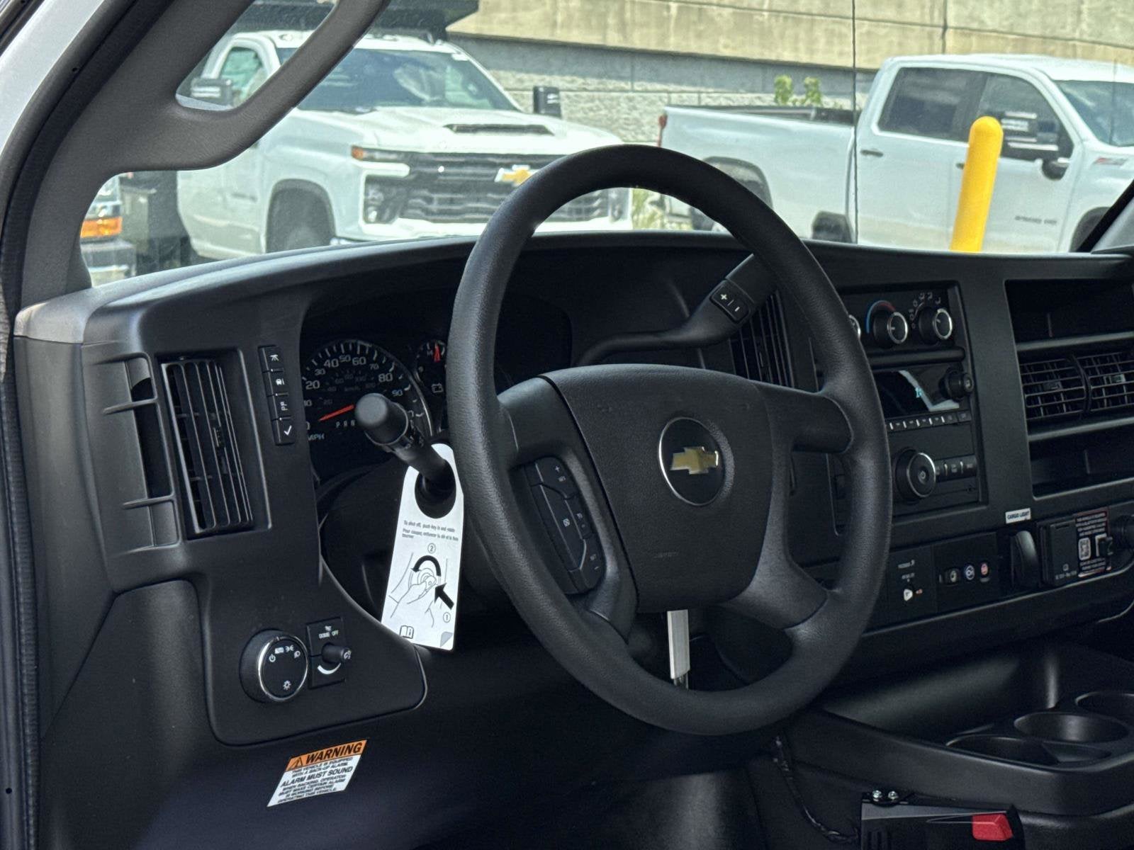 2025 Chevrolet Express Cutaway 3500 1WT