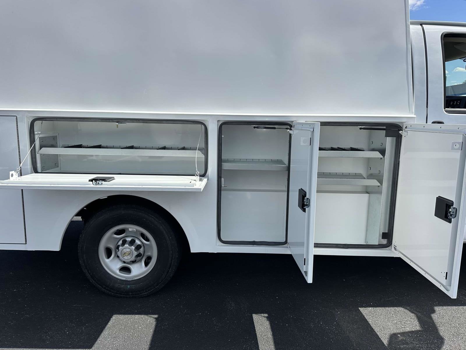 2024 Chevrolet Express Cutaway 3500 1WT