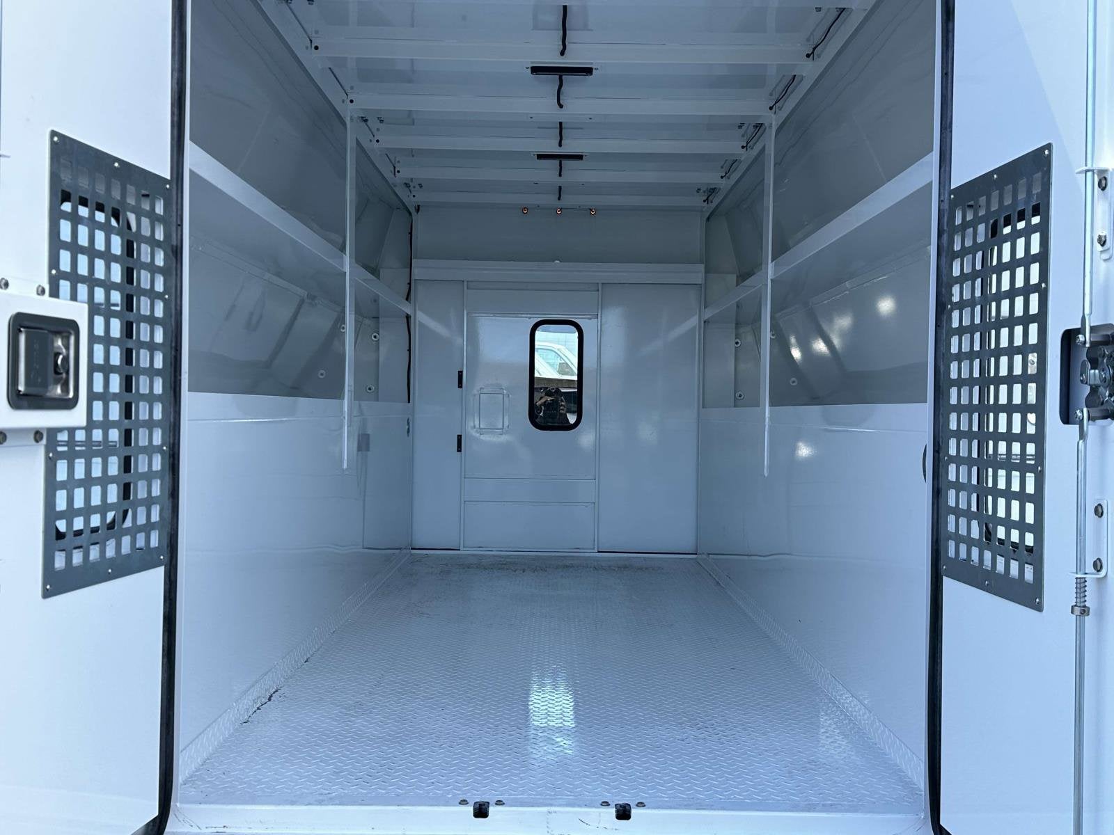 2024 Chevrolet Express Cutaway 3500 1WT