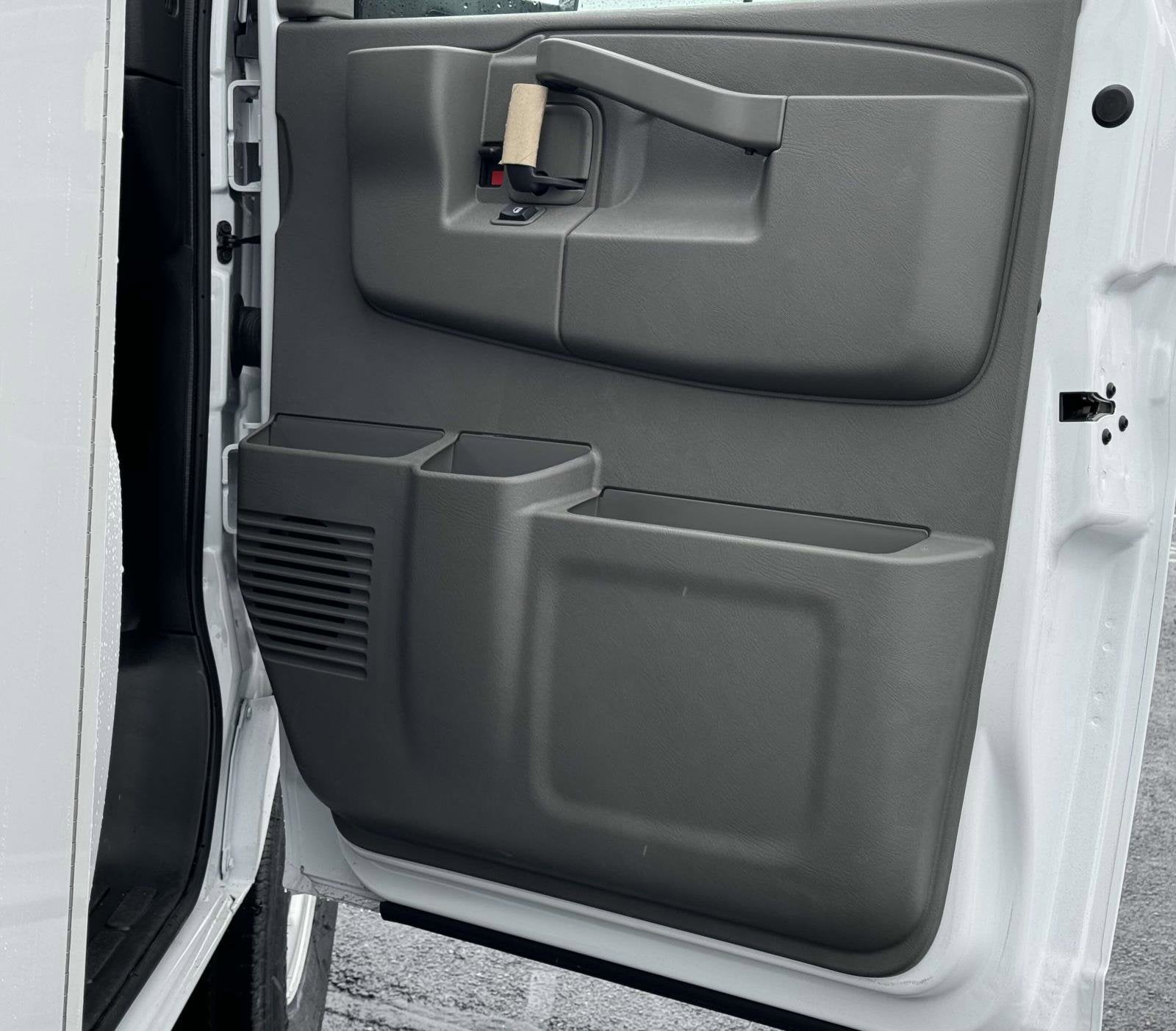 2024 Chevrolet Express Cutaway 3500 1WT