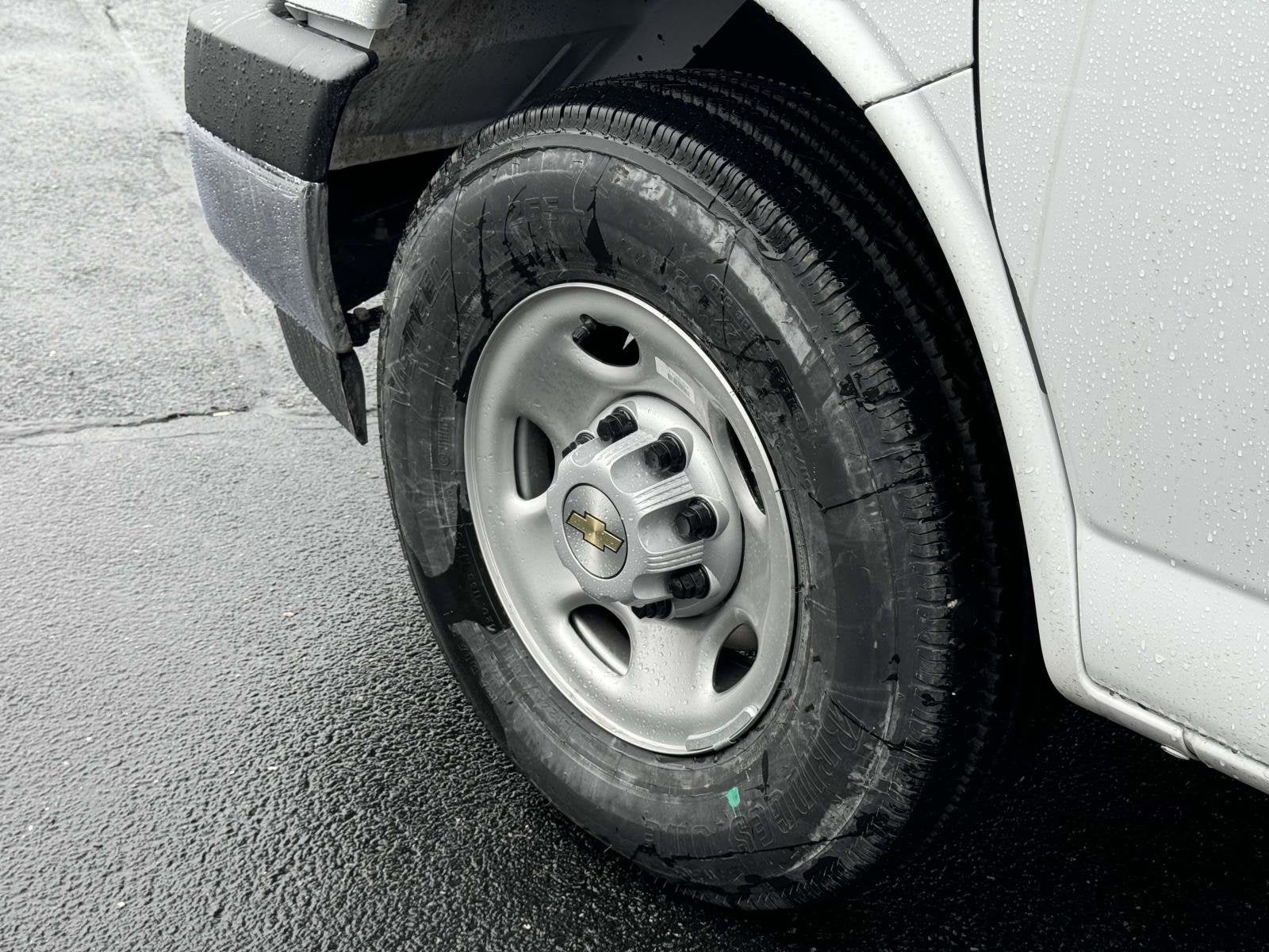 2024 Chevrolet Express Cutaway 3500 1WT