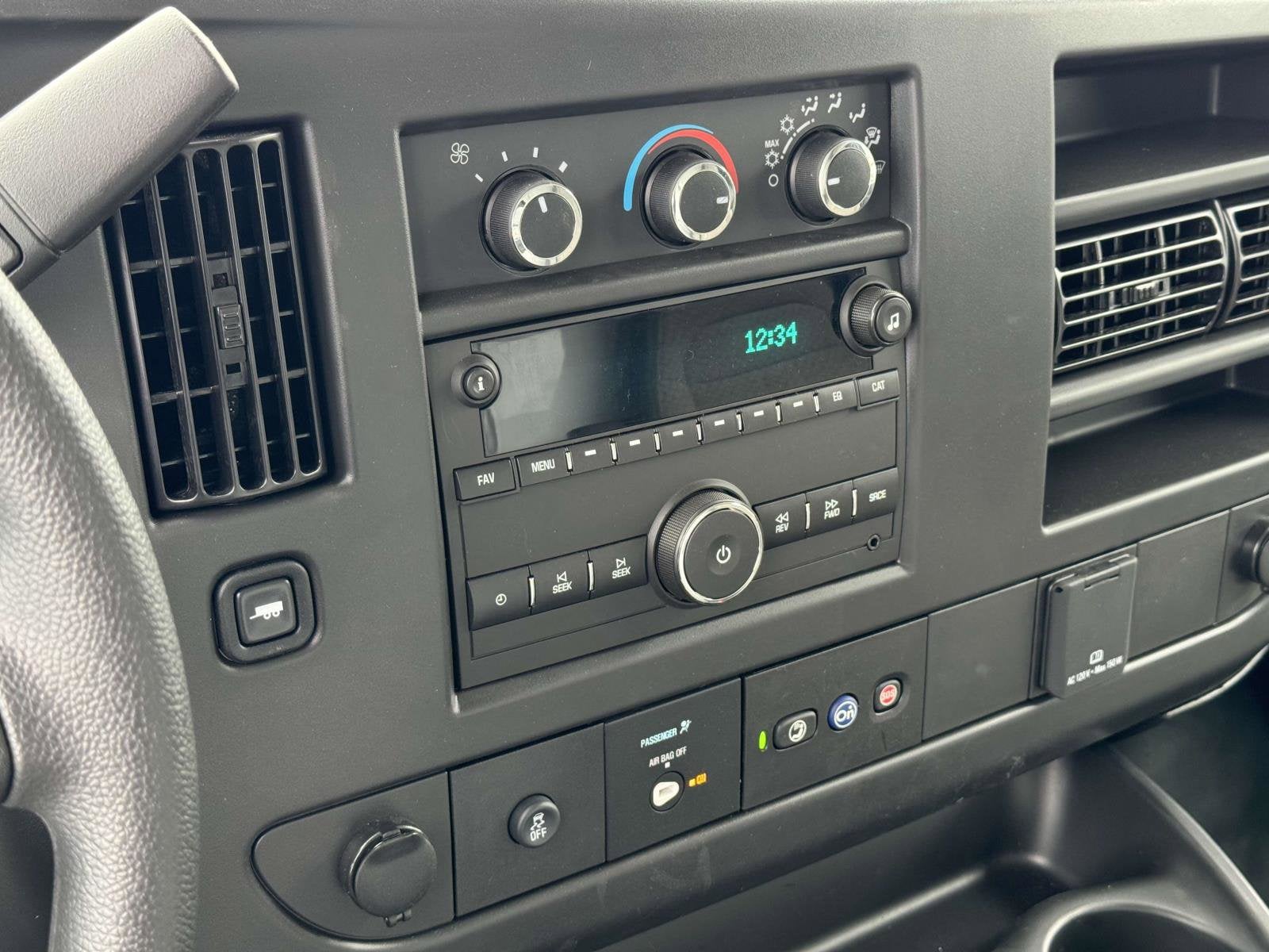 2024 Chevrolet Express Cutaway 3500 1WT