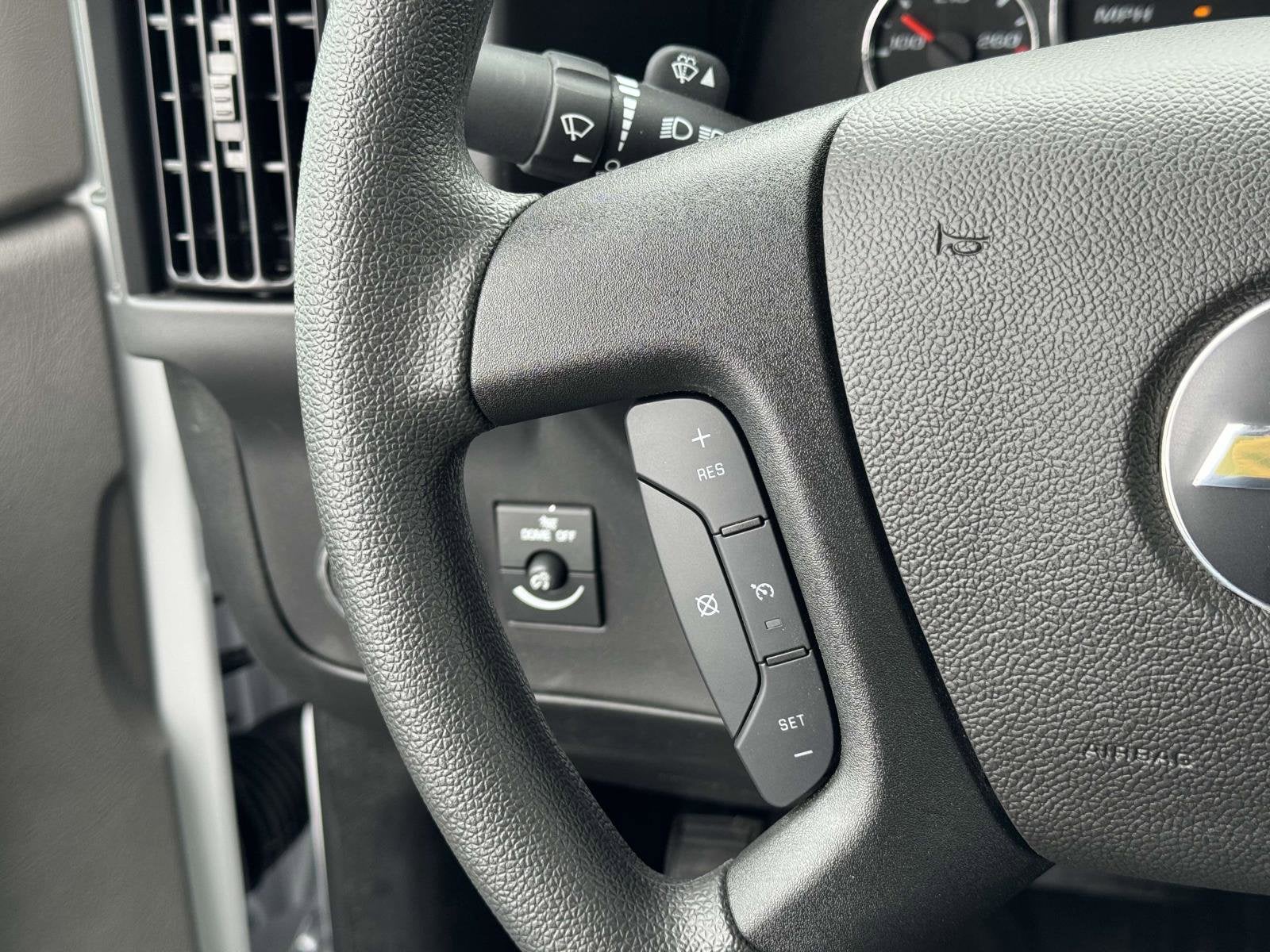 2024 Chevrolet Express Cutaway 3500 1WT