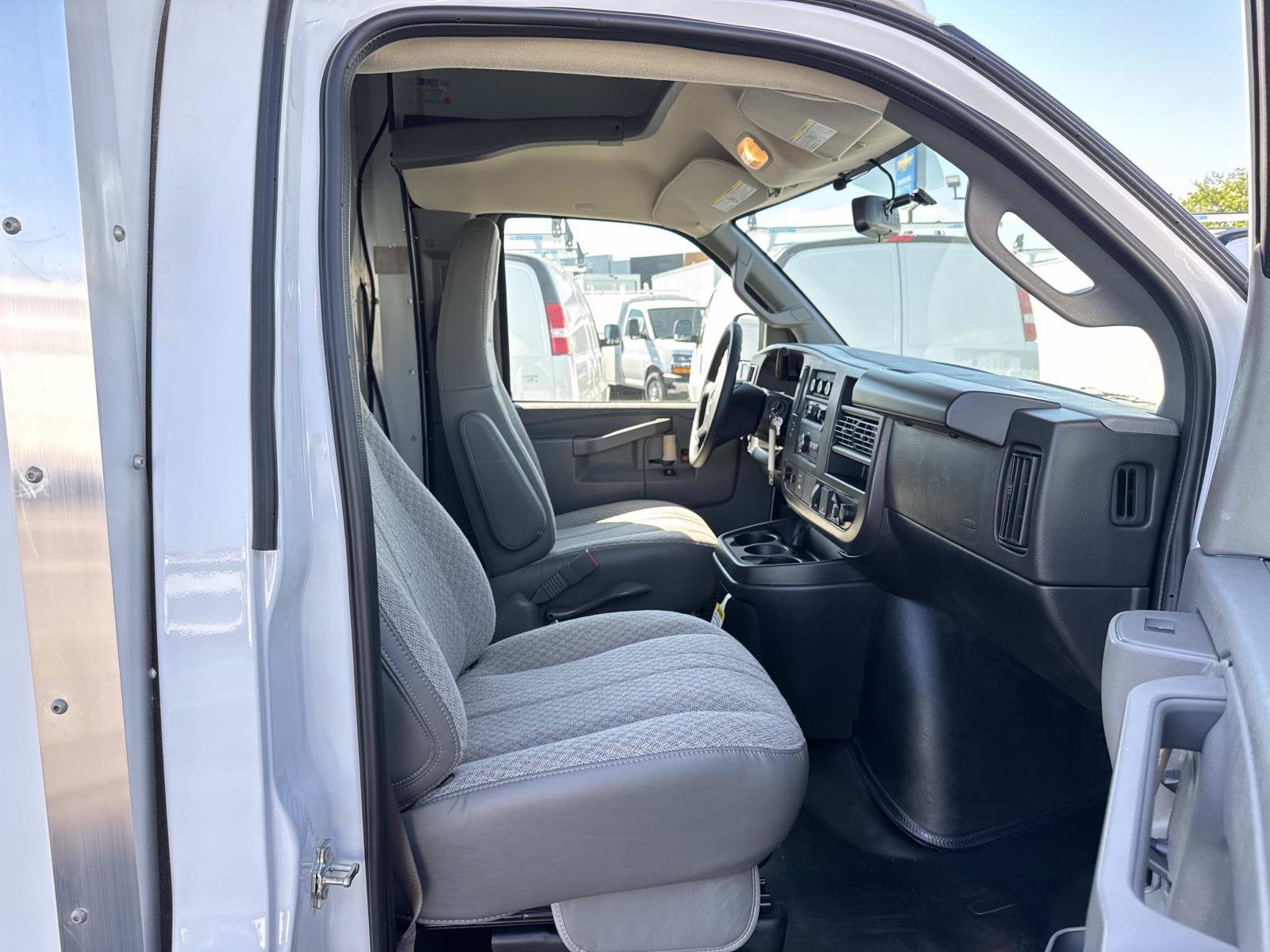 2026 Chevrolet Express Cutaway 3500 1WT