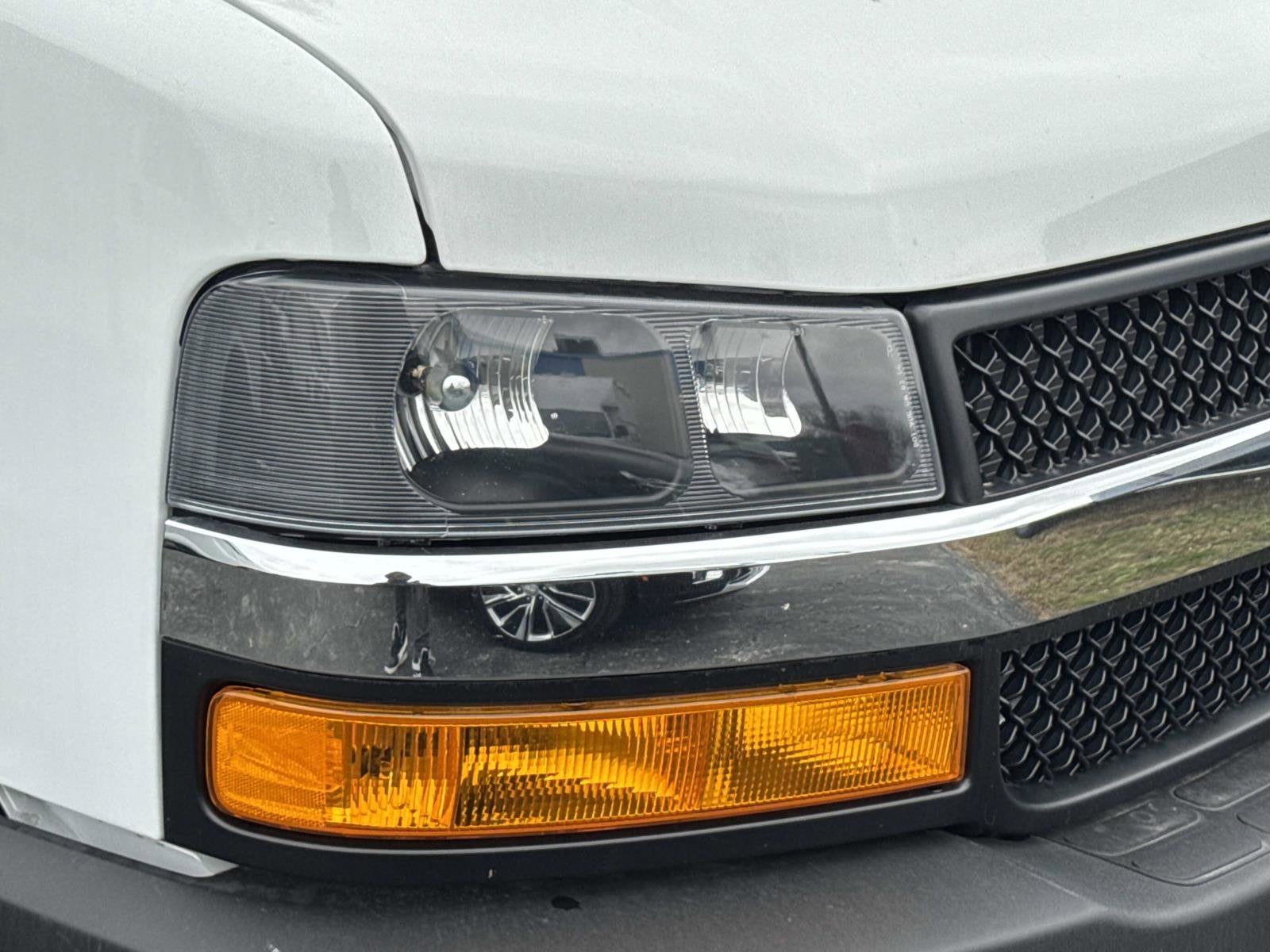 2025 Chevrolet Express Cutaway 3500 1WT