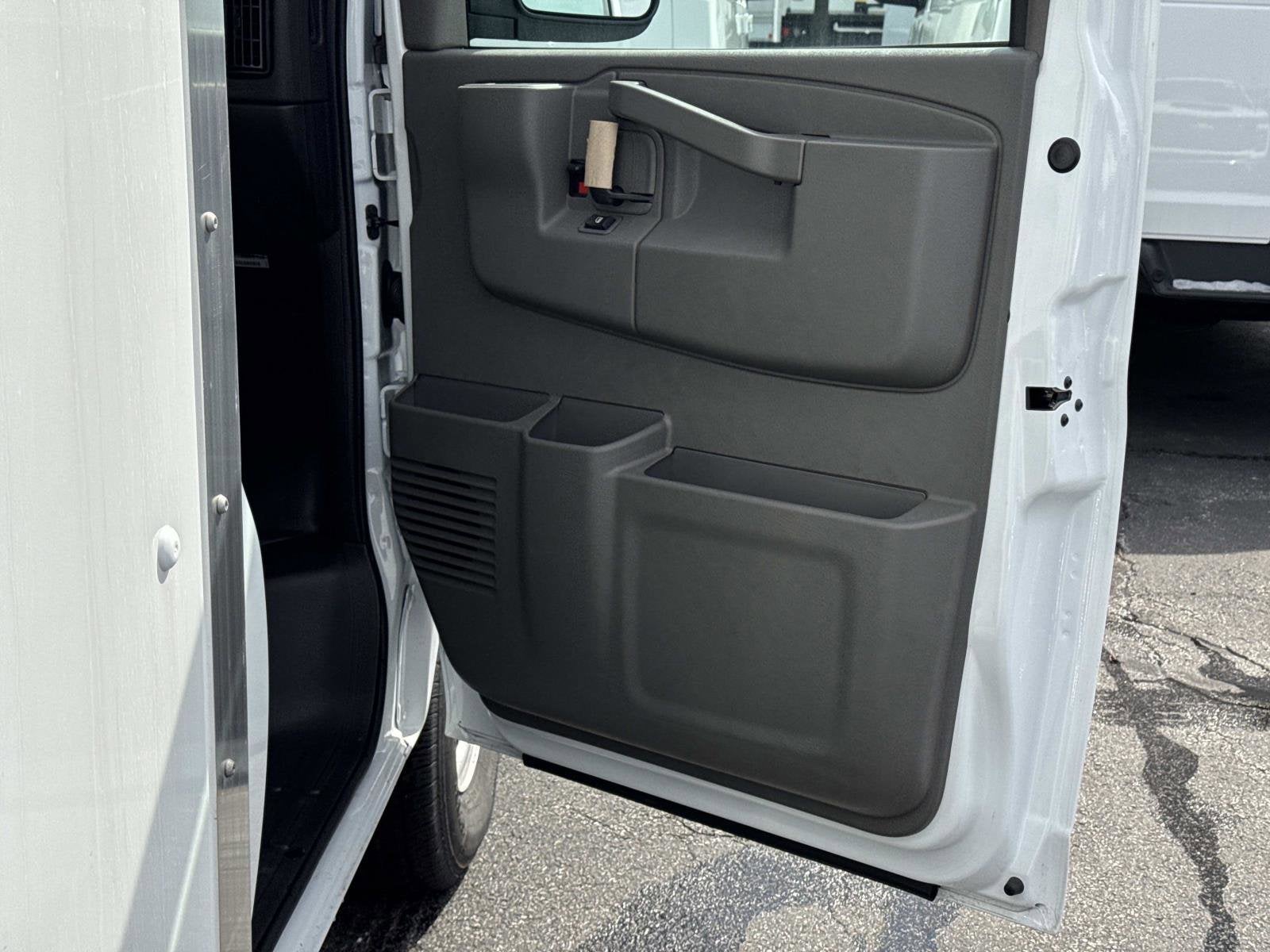 2026 Chevrolet Express Cutaway 3500 1WT