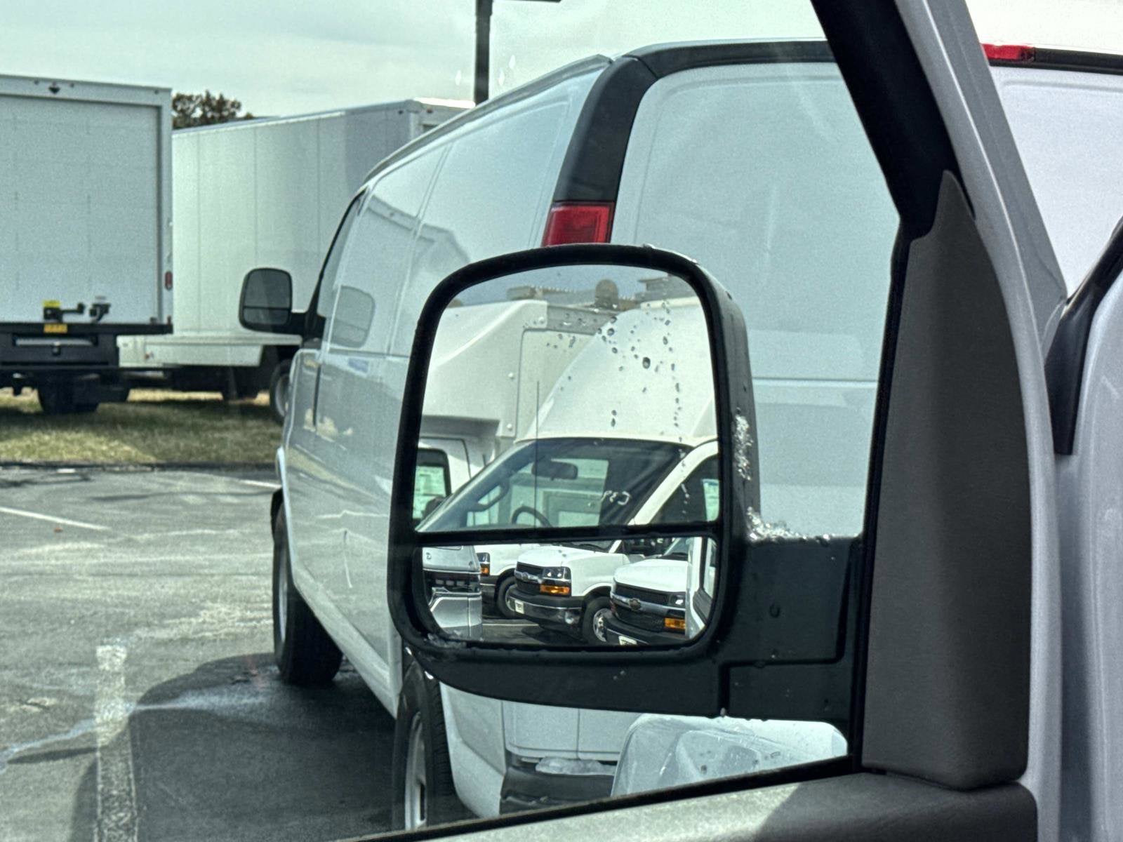 2026 Chevrolet Express Cutaway 3500 1WT