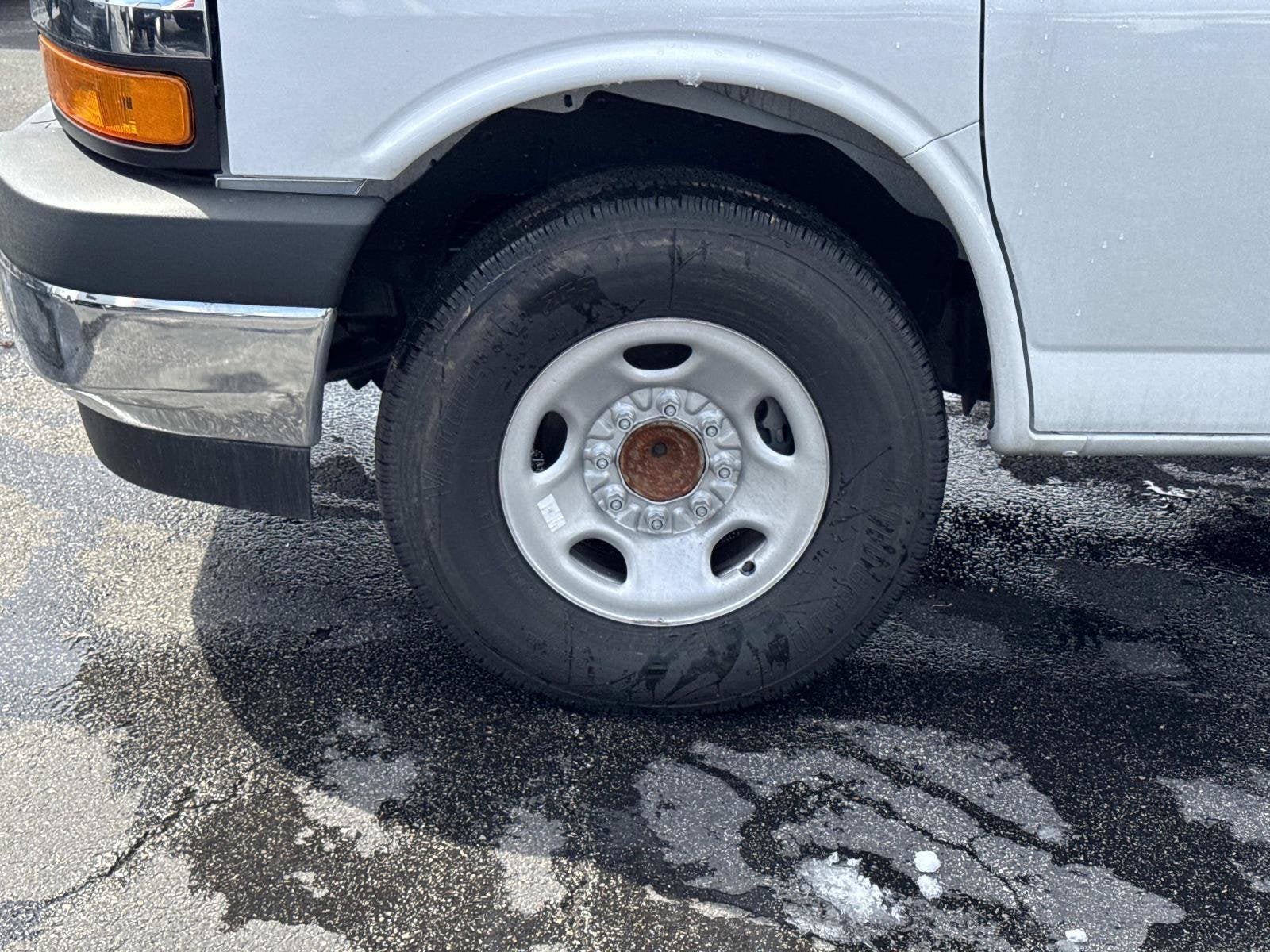 2026 Chevrolet Express Cutaway 3500 1WT