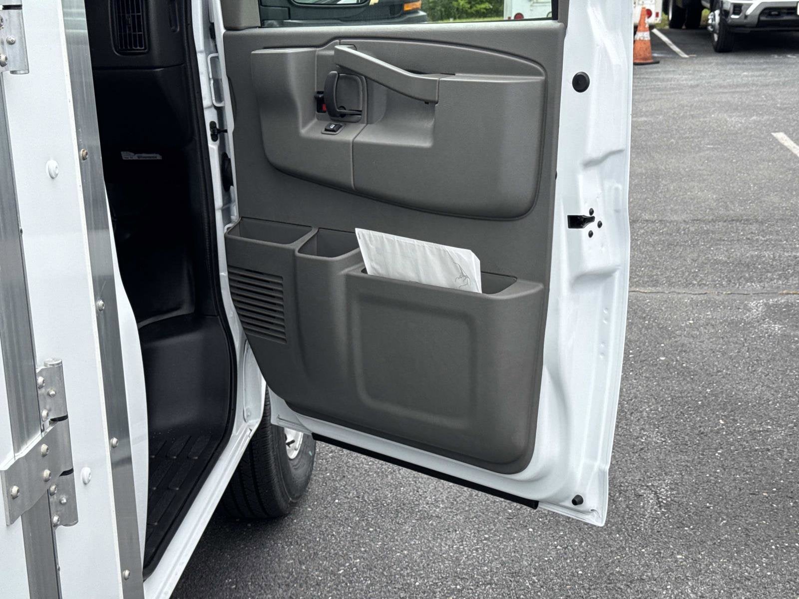 2026 Chevrolet Express Cutaway 3500 1WT
