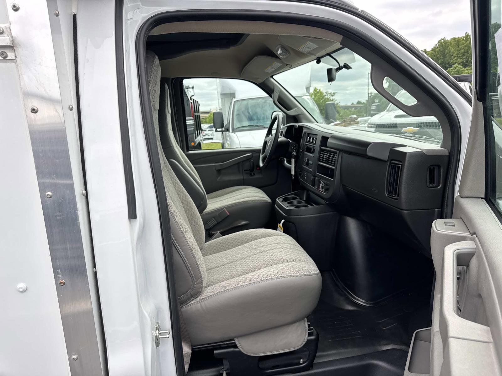 2026 Chevrolet Express Cutaway 3500 1WT