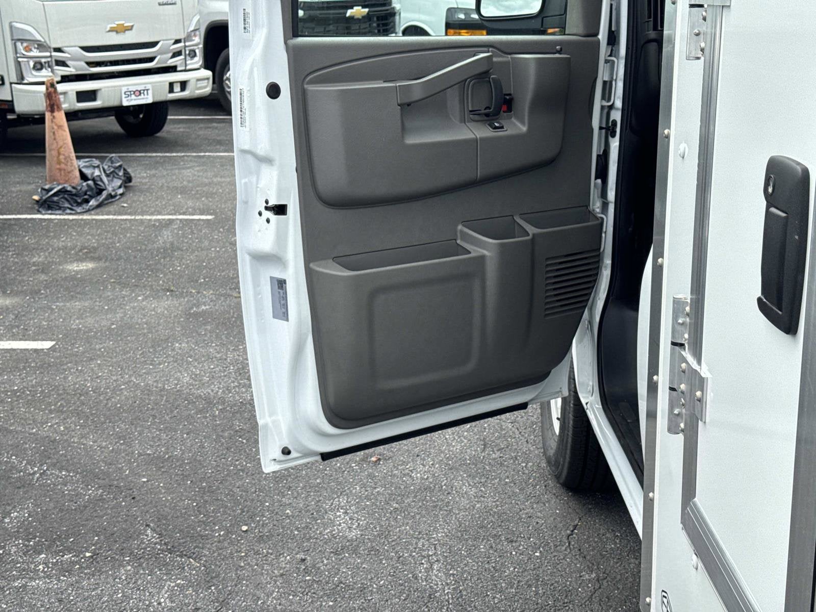 2026 Chevrolet Express Cutaway 3500 1WT