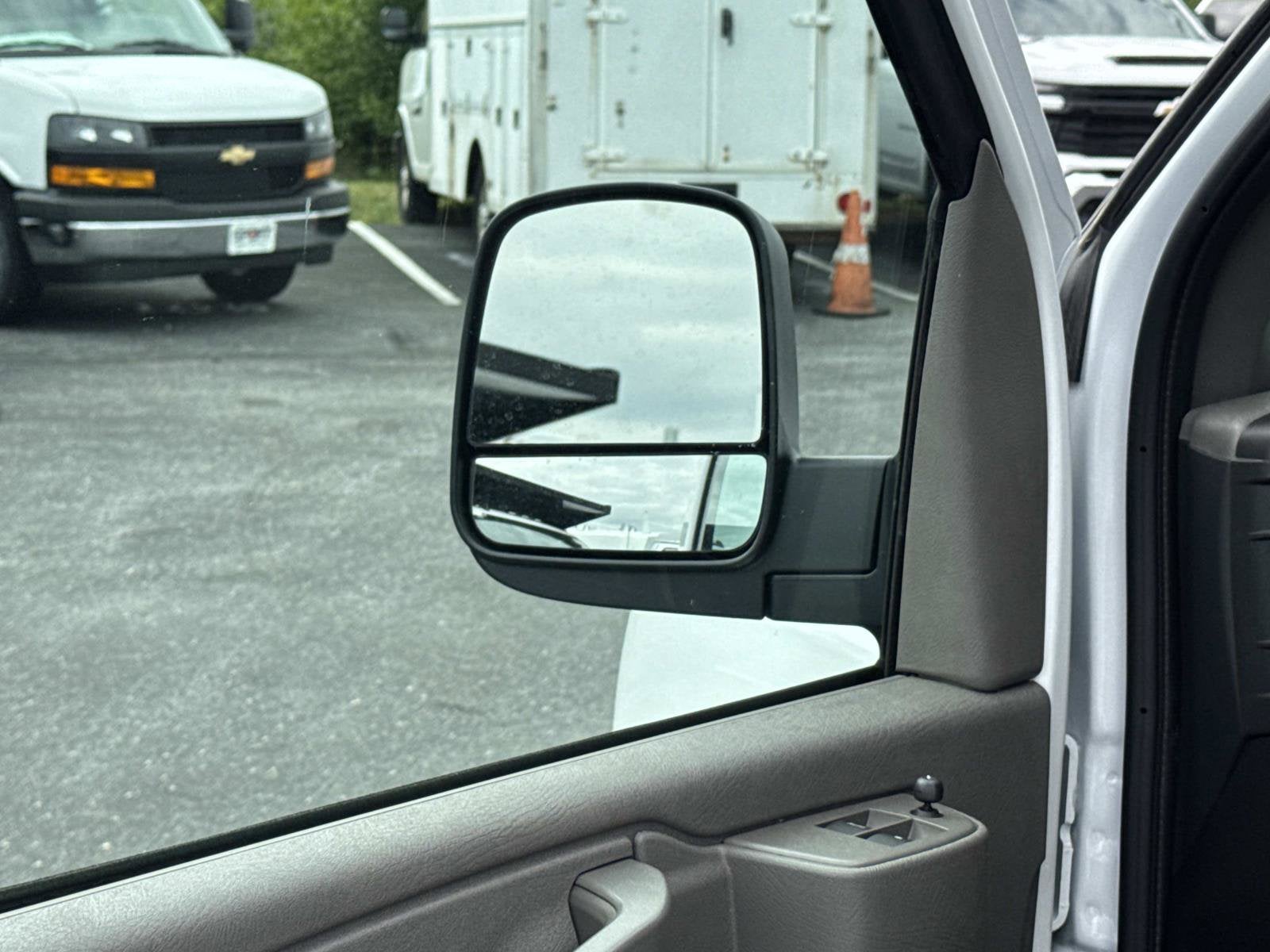 2026 Chevrolet Express Cutaway 3500 1WT