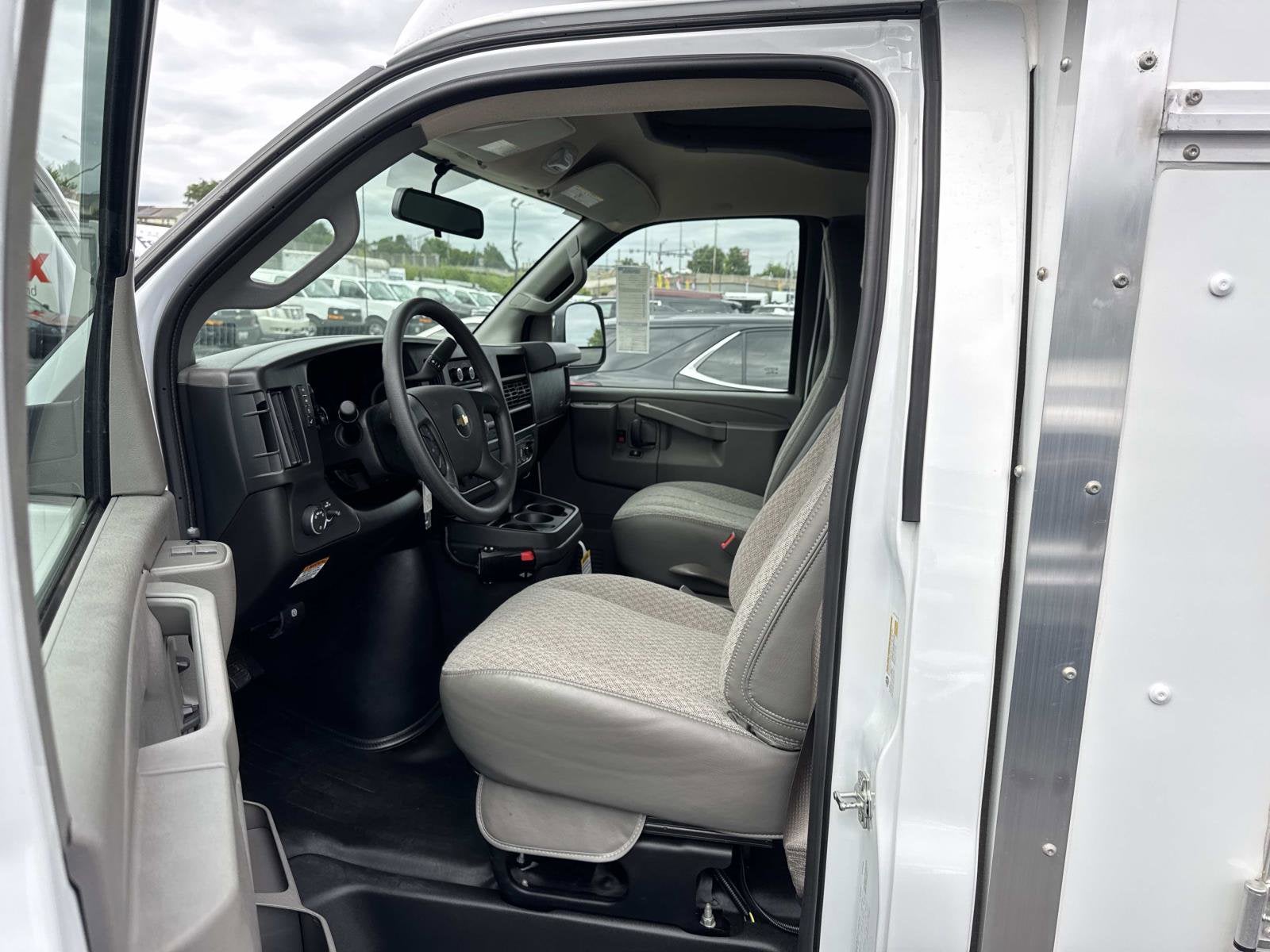 2026 Chevrolet Express Cutaway 3500 1WT