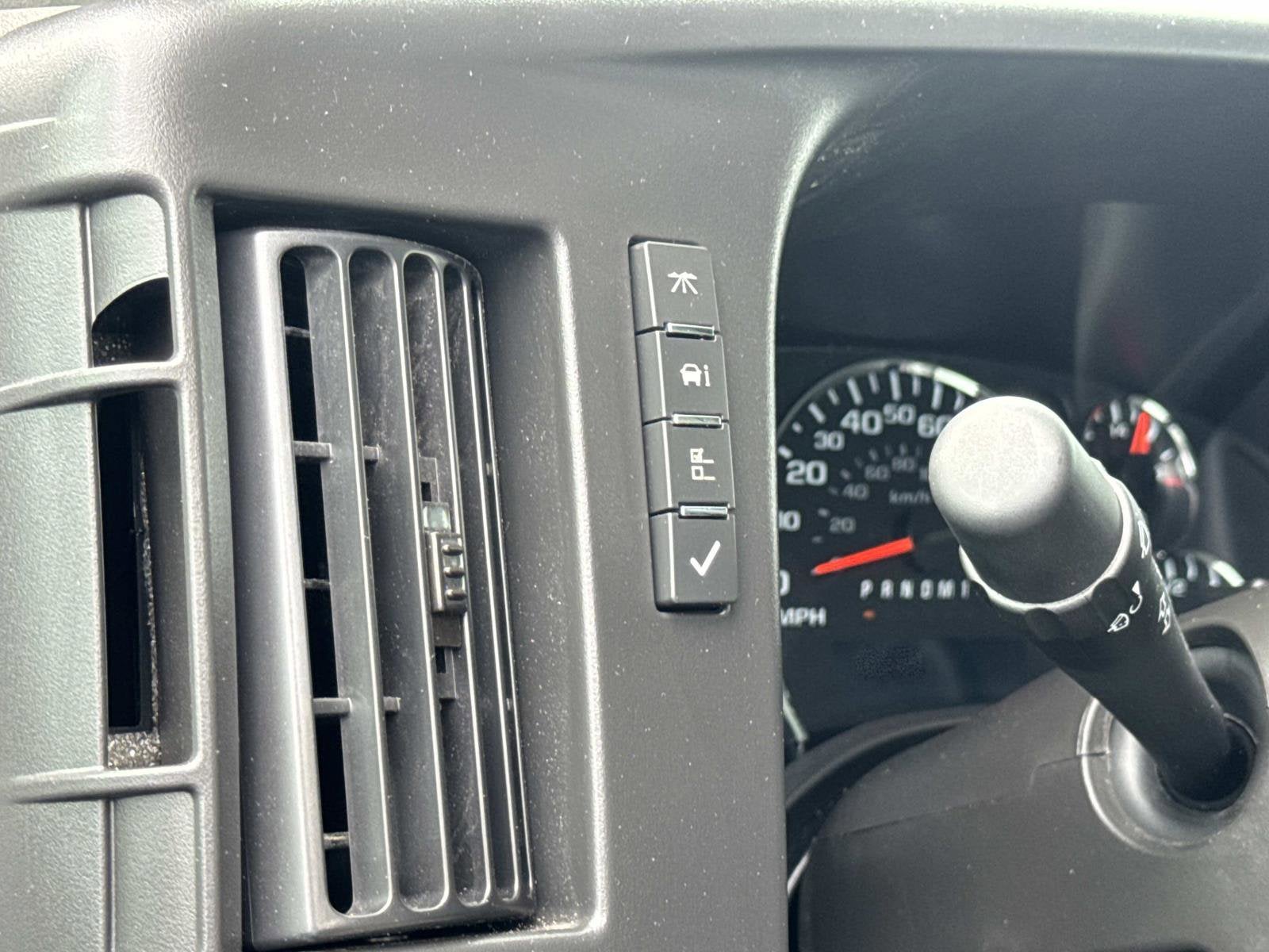 2026 Chevrolet Express Cutaway 3500 1WT
