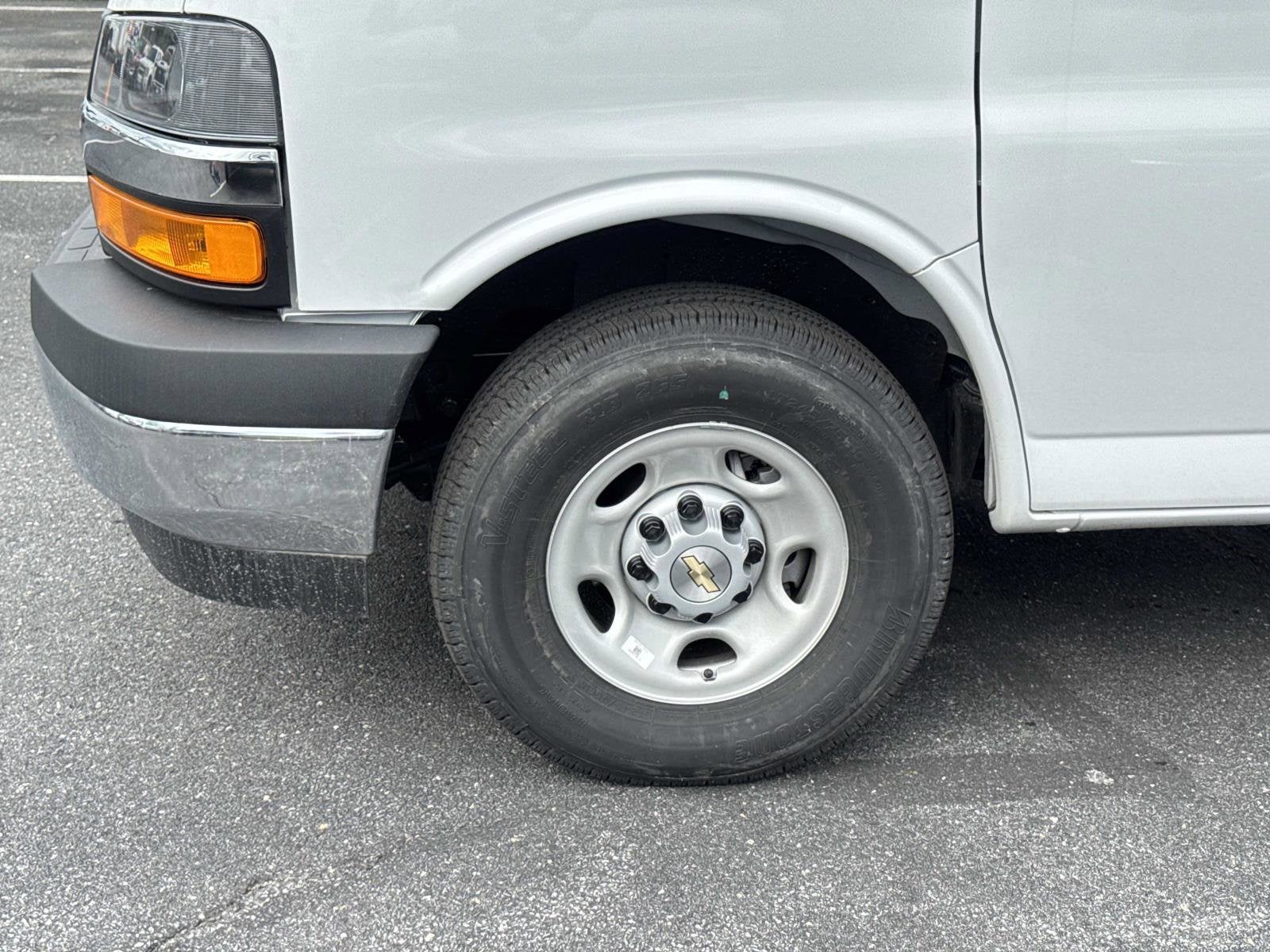 2026 Chevrolet Express Cutaway 3500 1WT