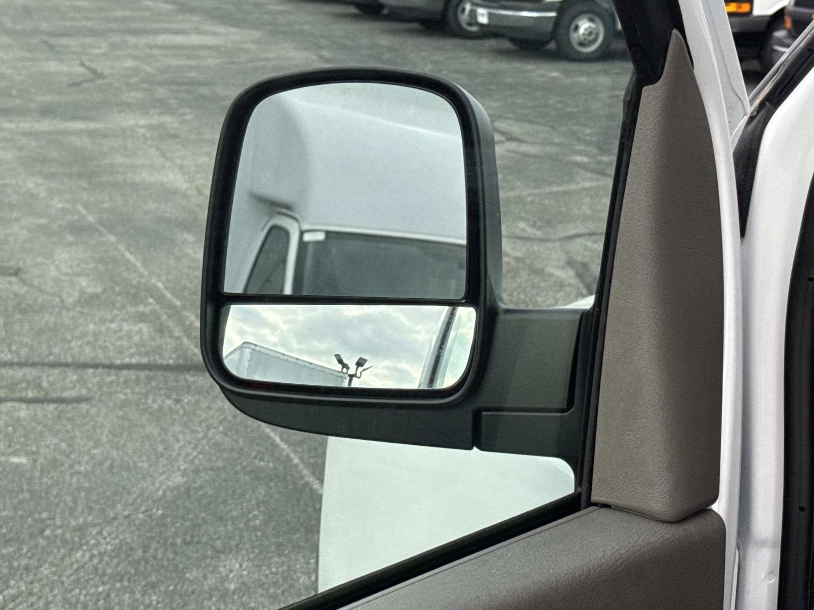 2026 Chevrolet Express Cutaway 3500 1WT