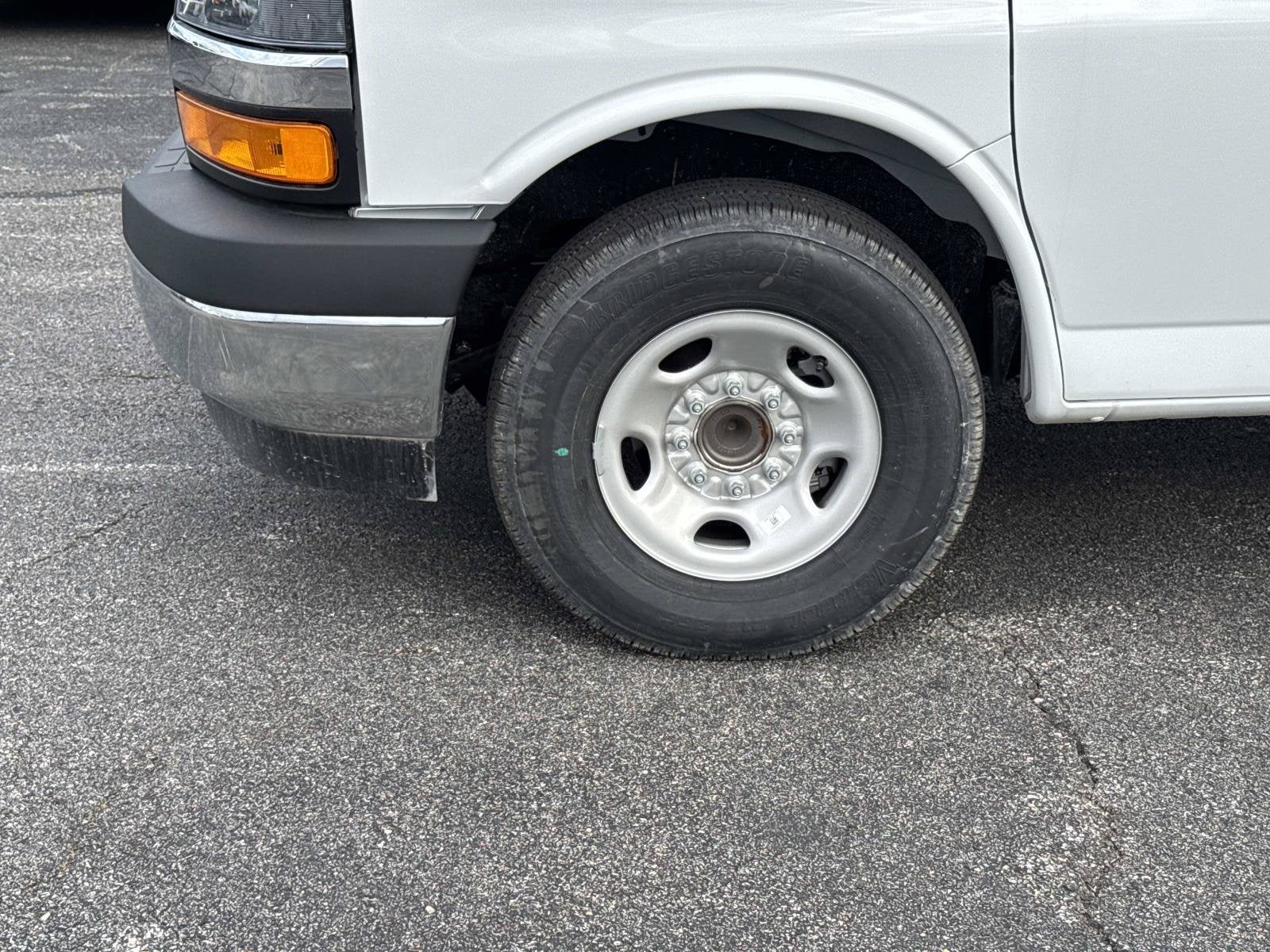 2026 Chevrolet Express Cutaway 3500 1WT