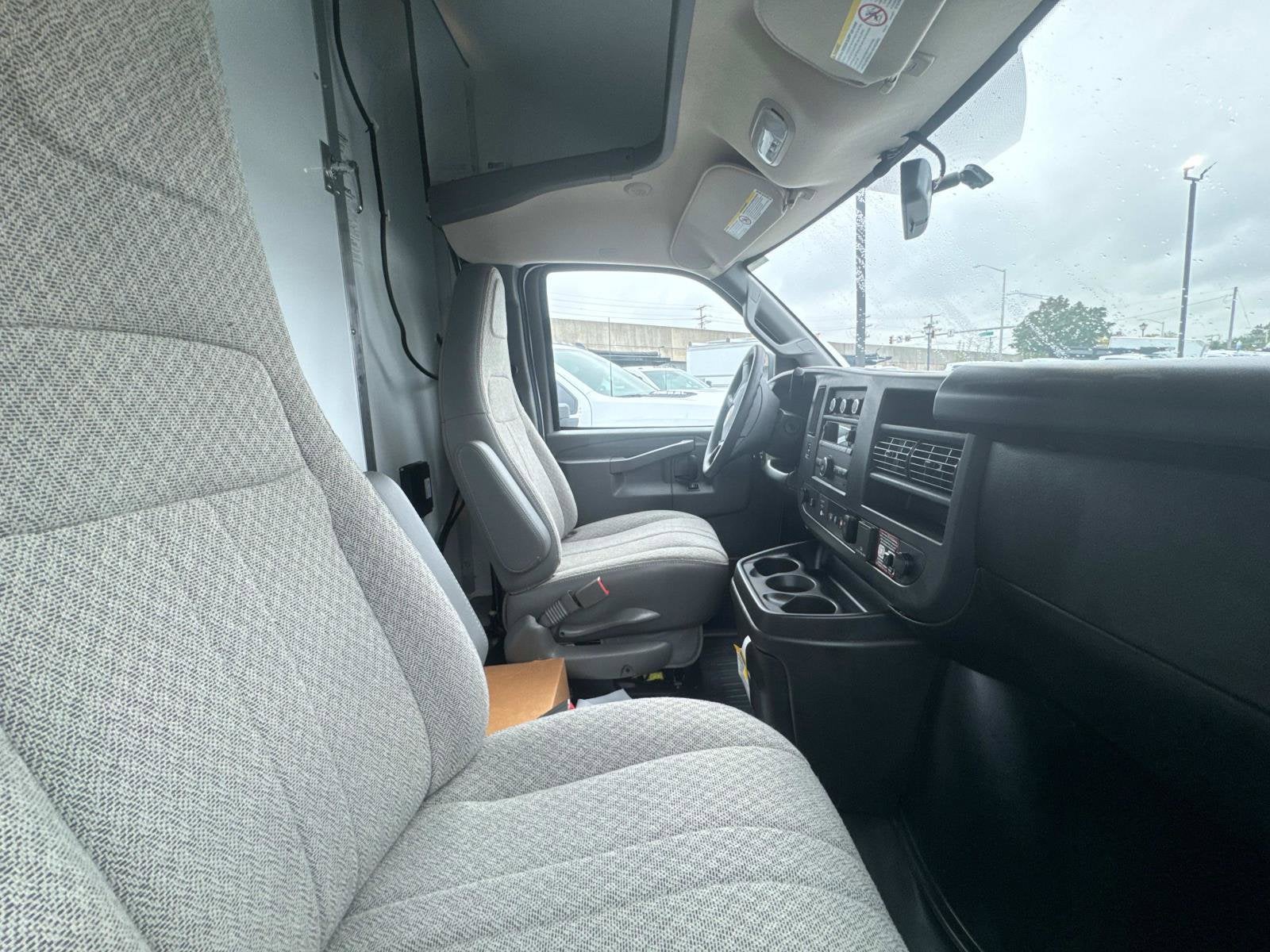 2025 Chevrolet Express Cutaway 3500 1WT