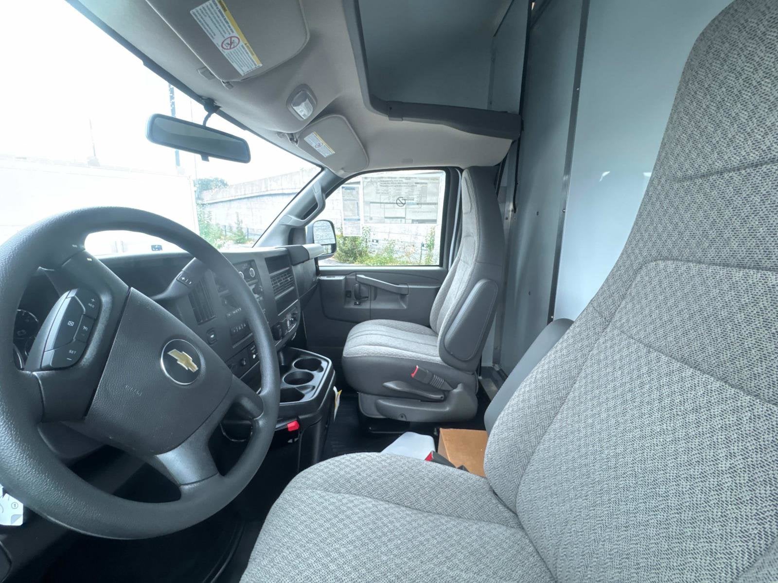 2025 Chevrolet Express Cutaway 3500 1WT