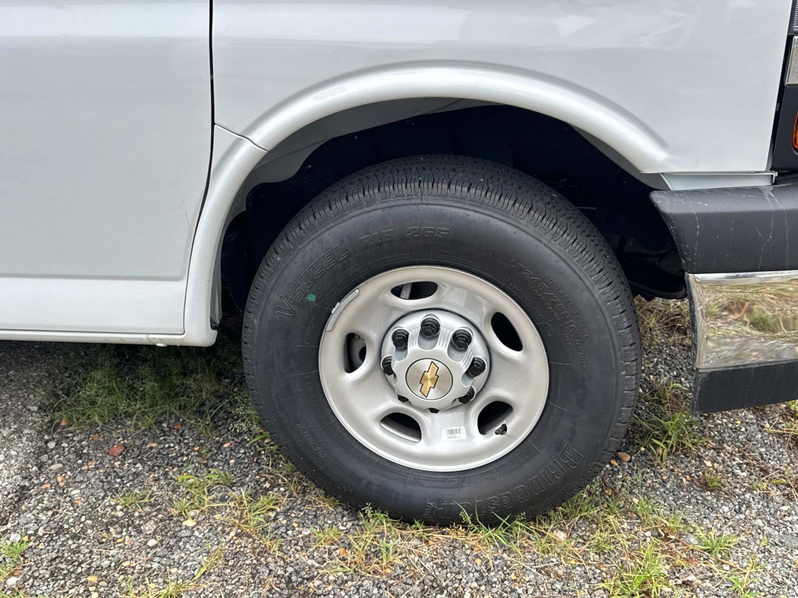 2025 Chevrolet Express Cutaway 3500 1WT