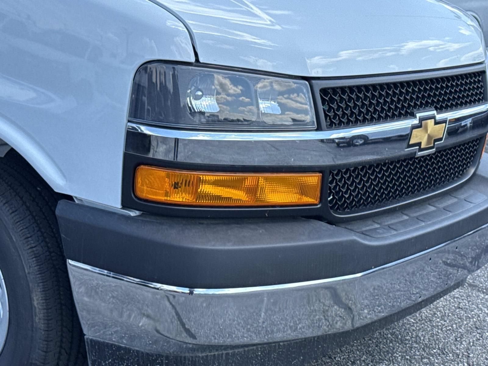 2026 Chevrolet Express Cutaway 3500 1WT