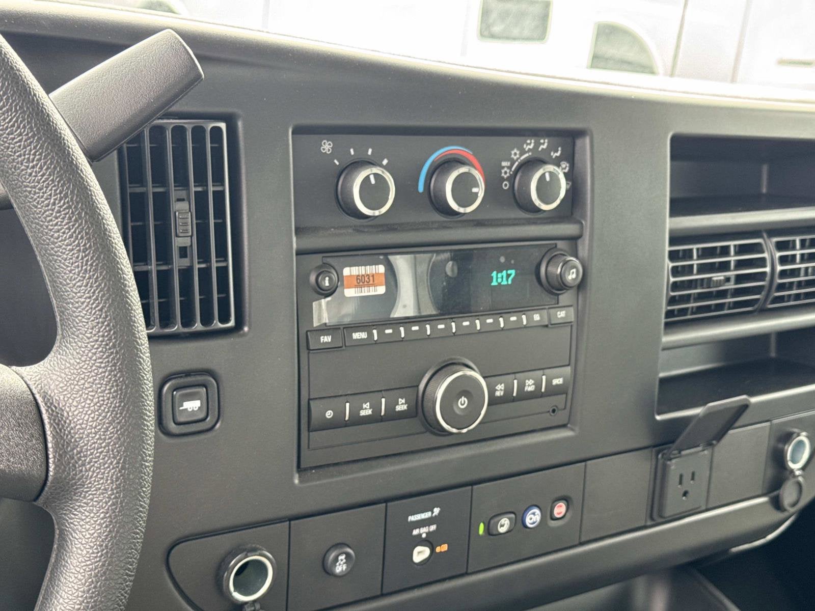 2025 Chevrolet Express Cutaway 3500 1WT