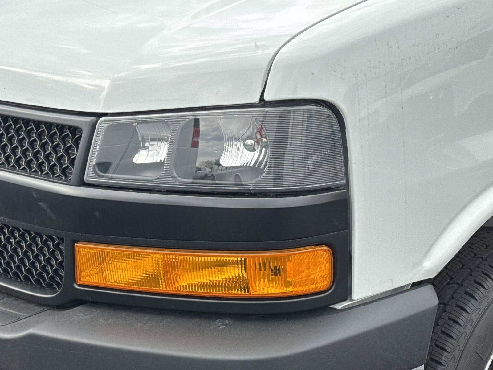 2025 Chevrolet Express Cutaway 3500 1WT