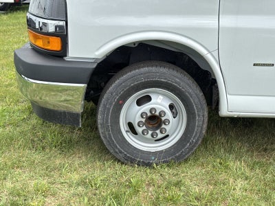 2026 Chevrolet Express Cutaway 3500 1WT
