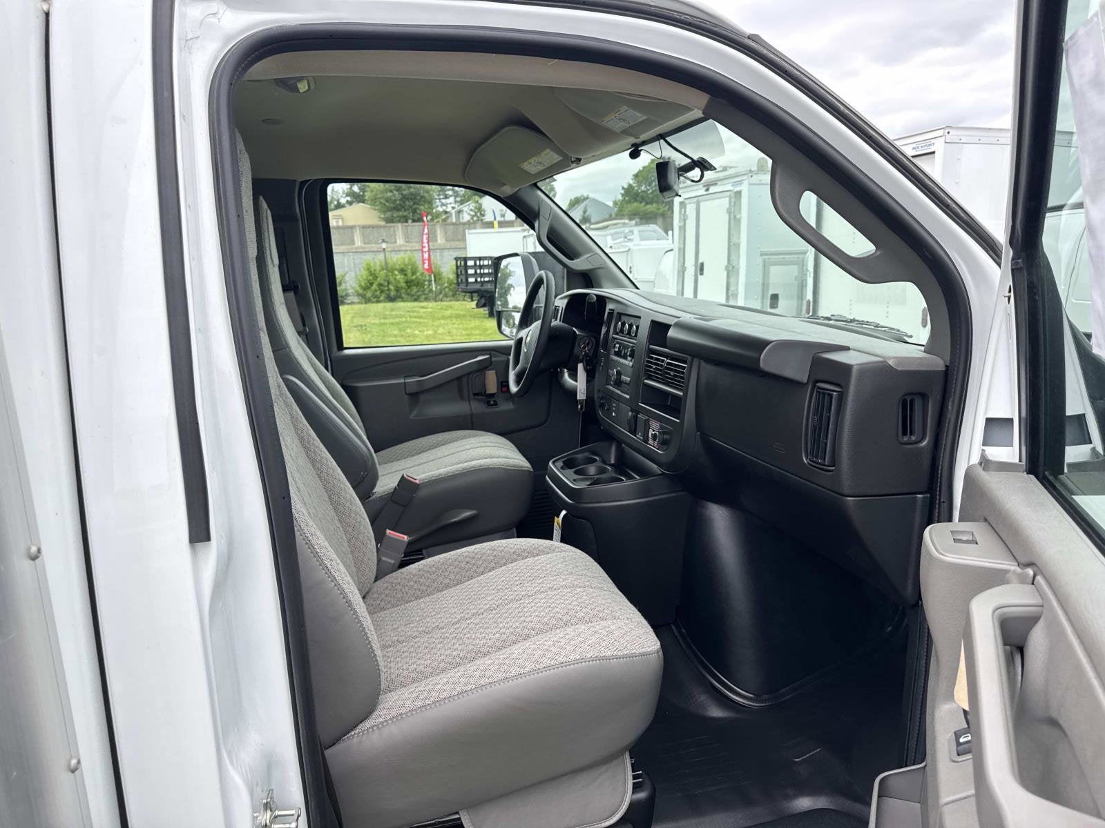 2026 Chevrolet Express Cutaway 3500 1WT