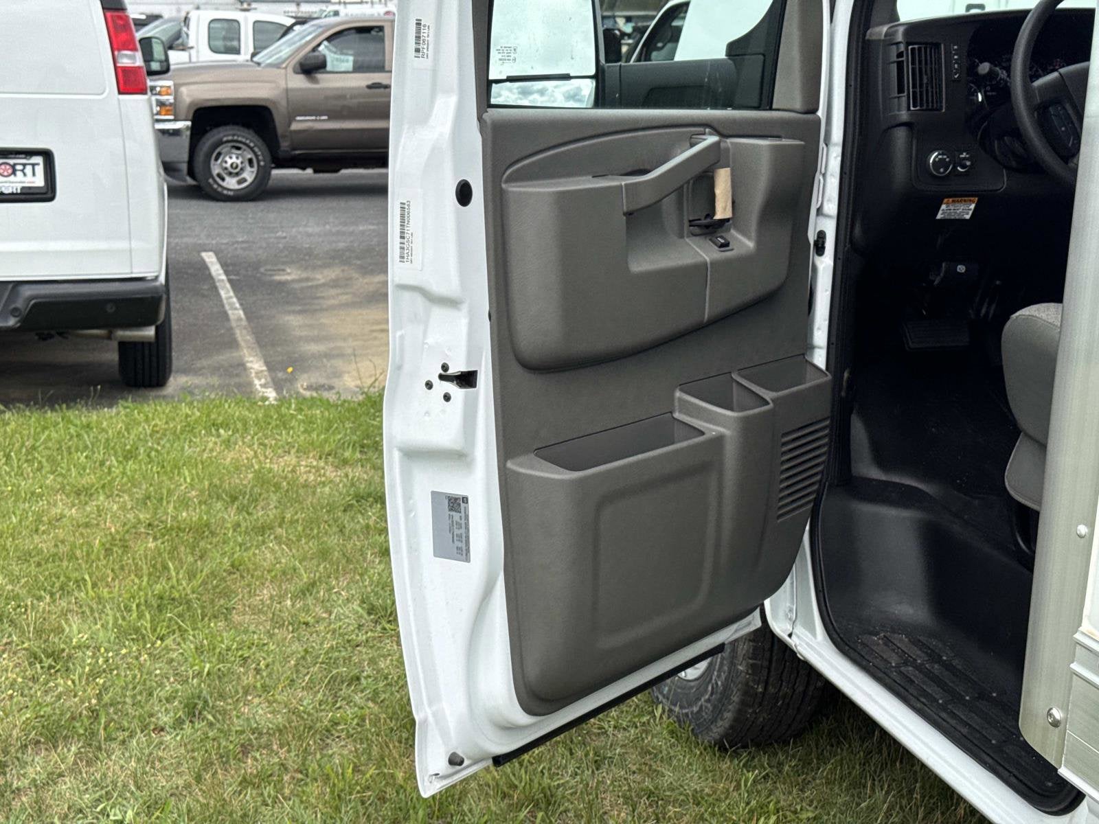 2026 Chevrolet Express Cutaway 3500 1WT