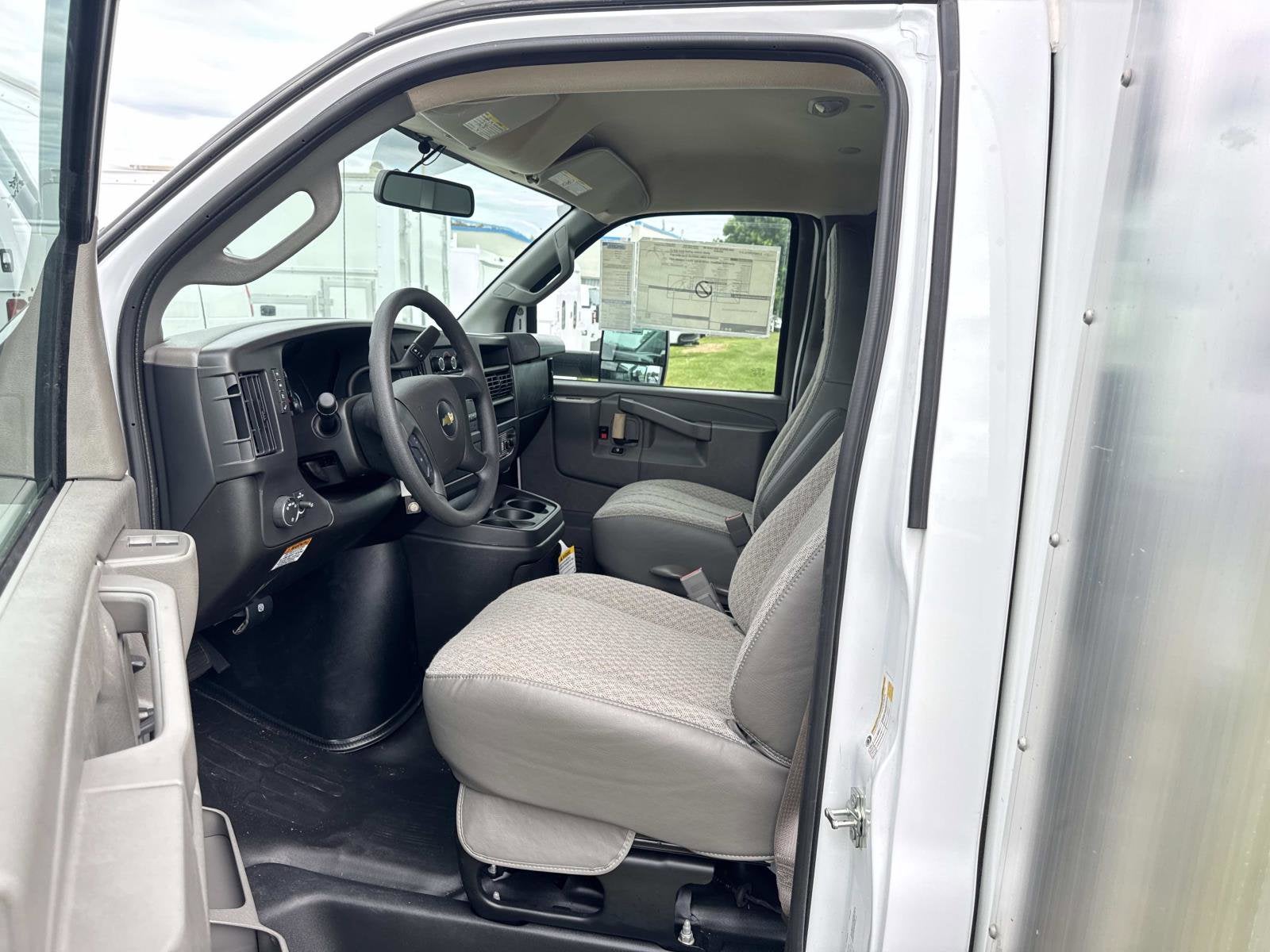 2026 Chevrolet Express Cutaway 3500 1WT