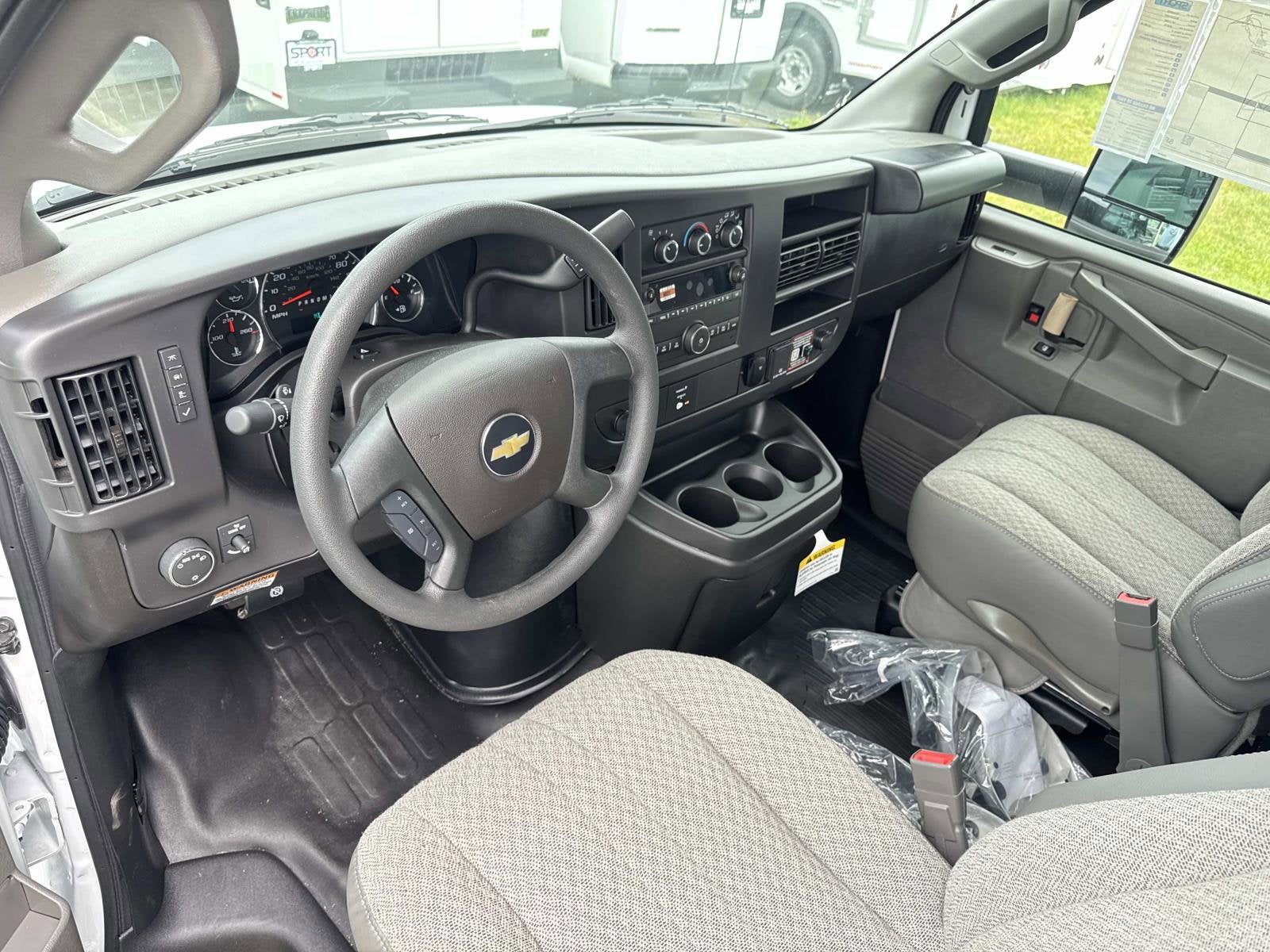 2026 Chevrolet Express Cutaway 3500 1WT