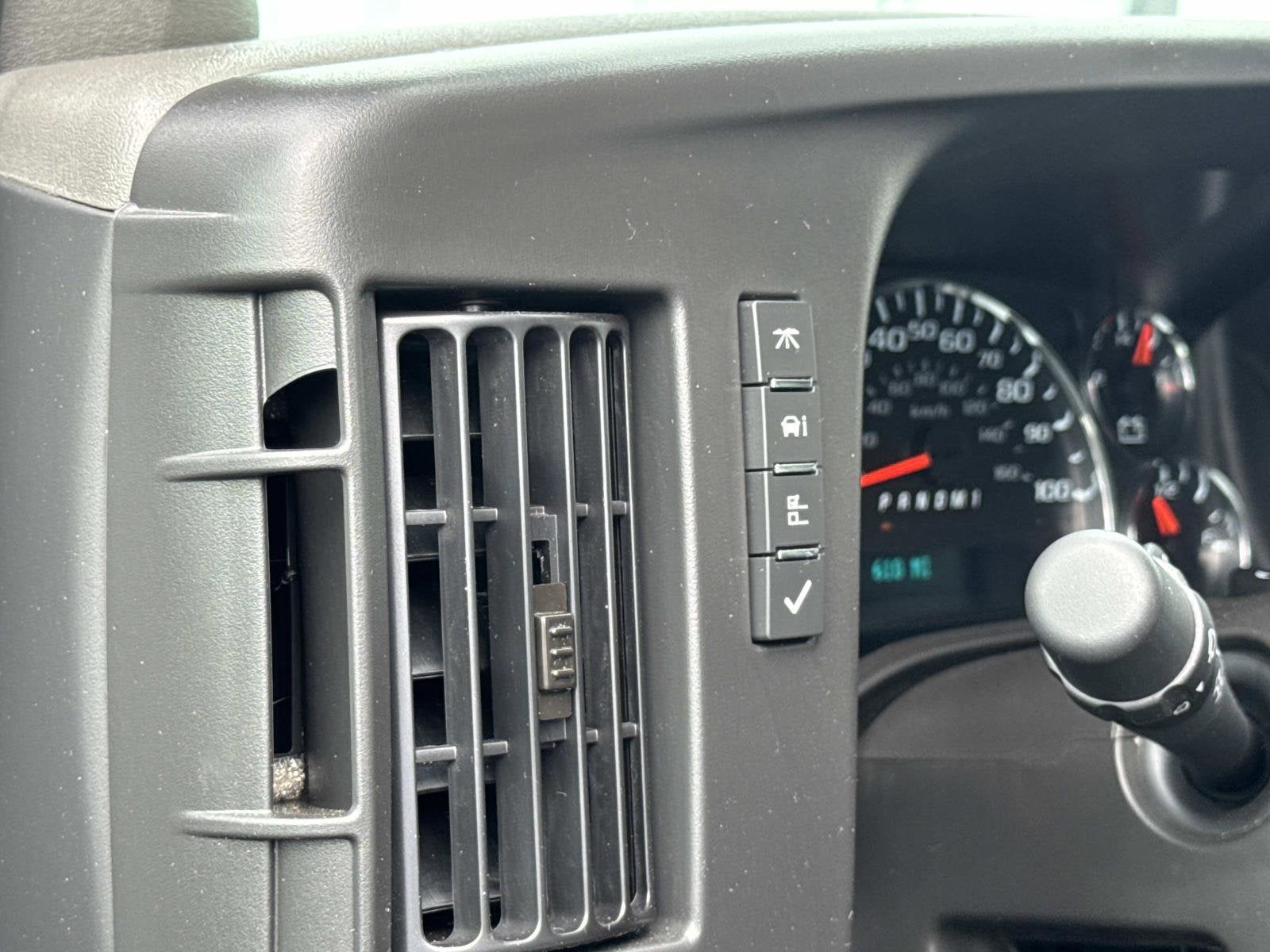 2026 Chevrolet Express Cutaway 3500 1WT