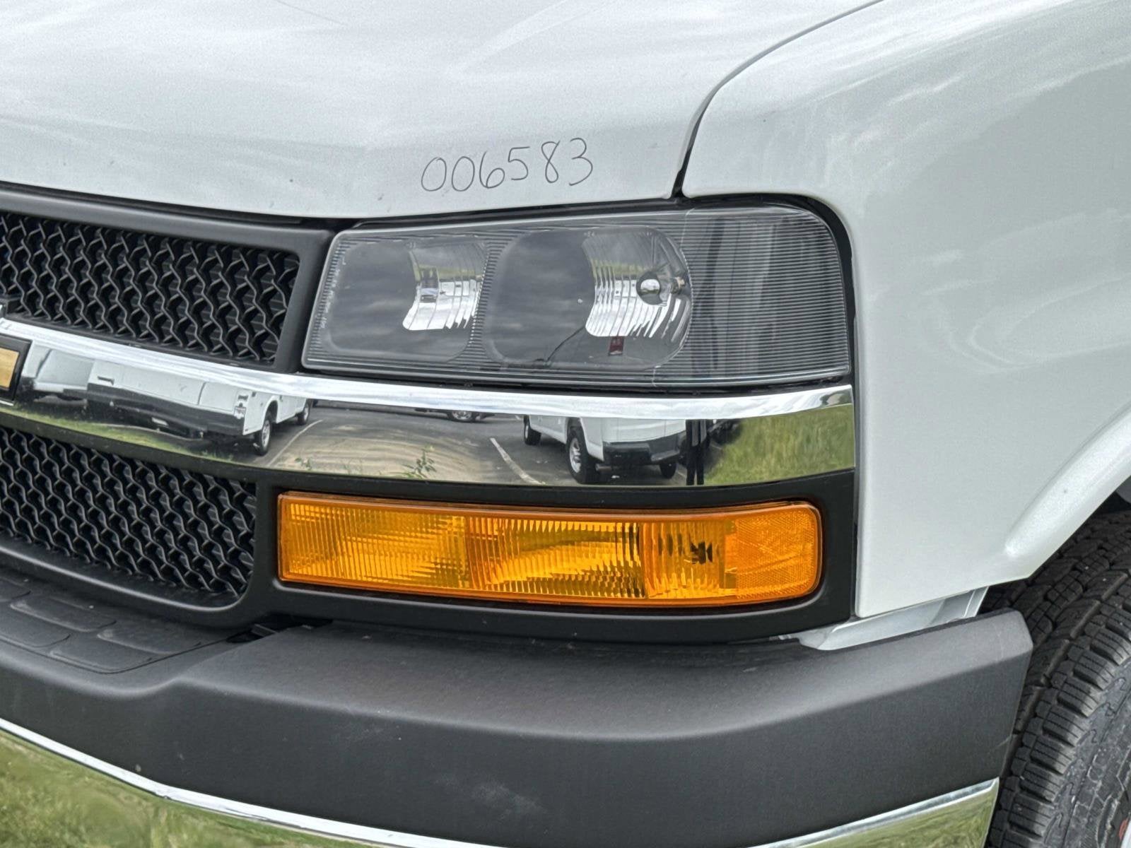 2026 Chevrolet Express Cutaway 3500 1WT