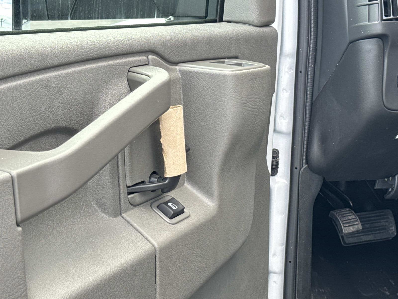 2026 Chevrolet Express Cutaway 3500 1WT